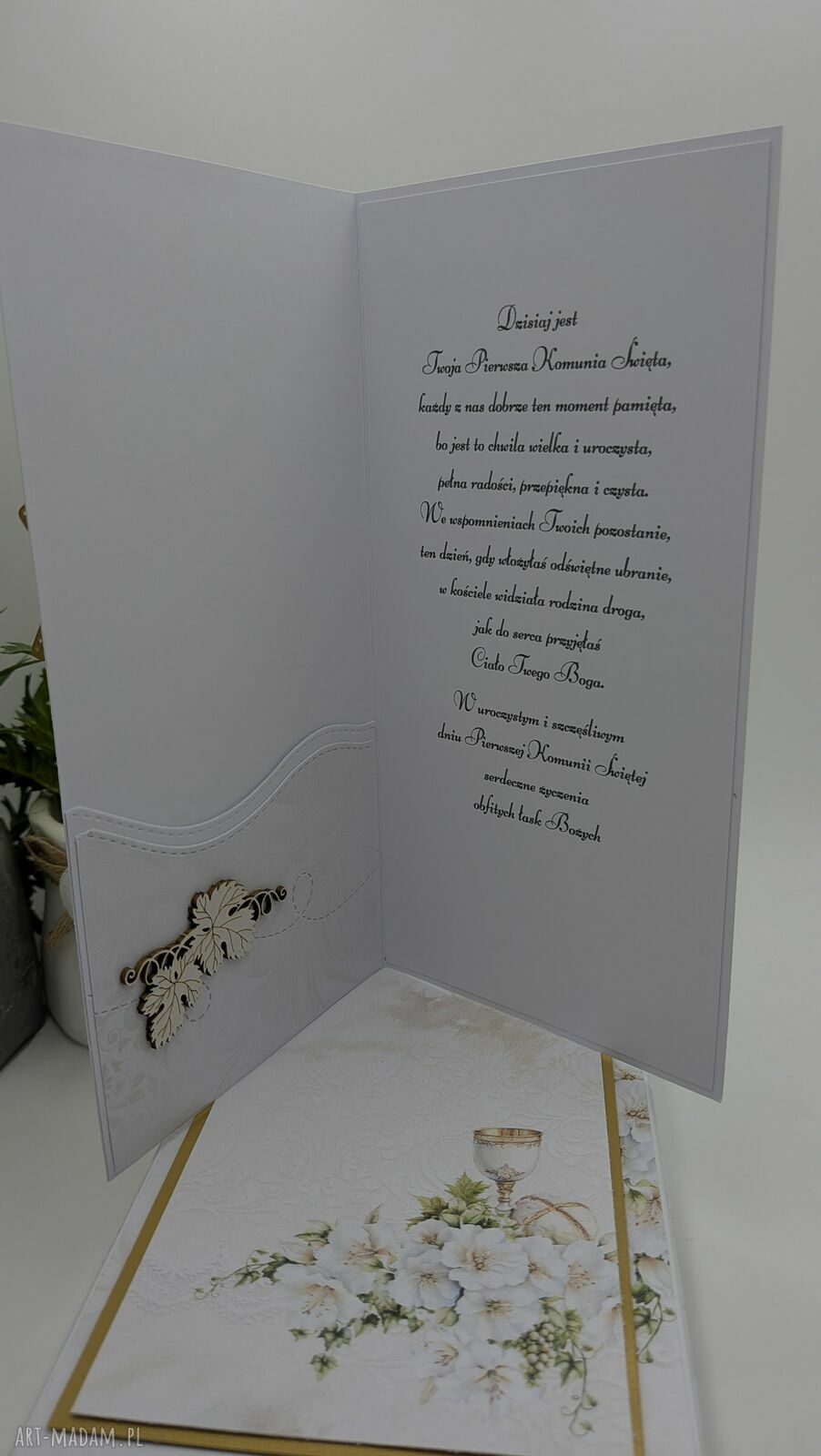 Kartka na Pierwszą Komunię Świętą (sztalugowa) z pudełkiem - scrapbooking w bieli i złocie