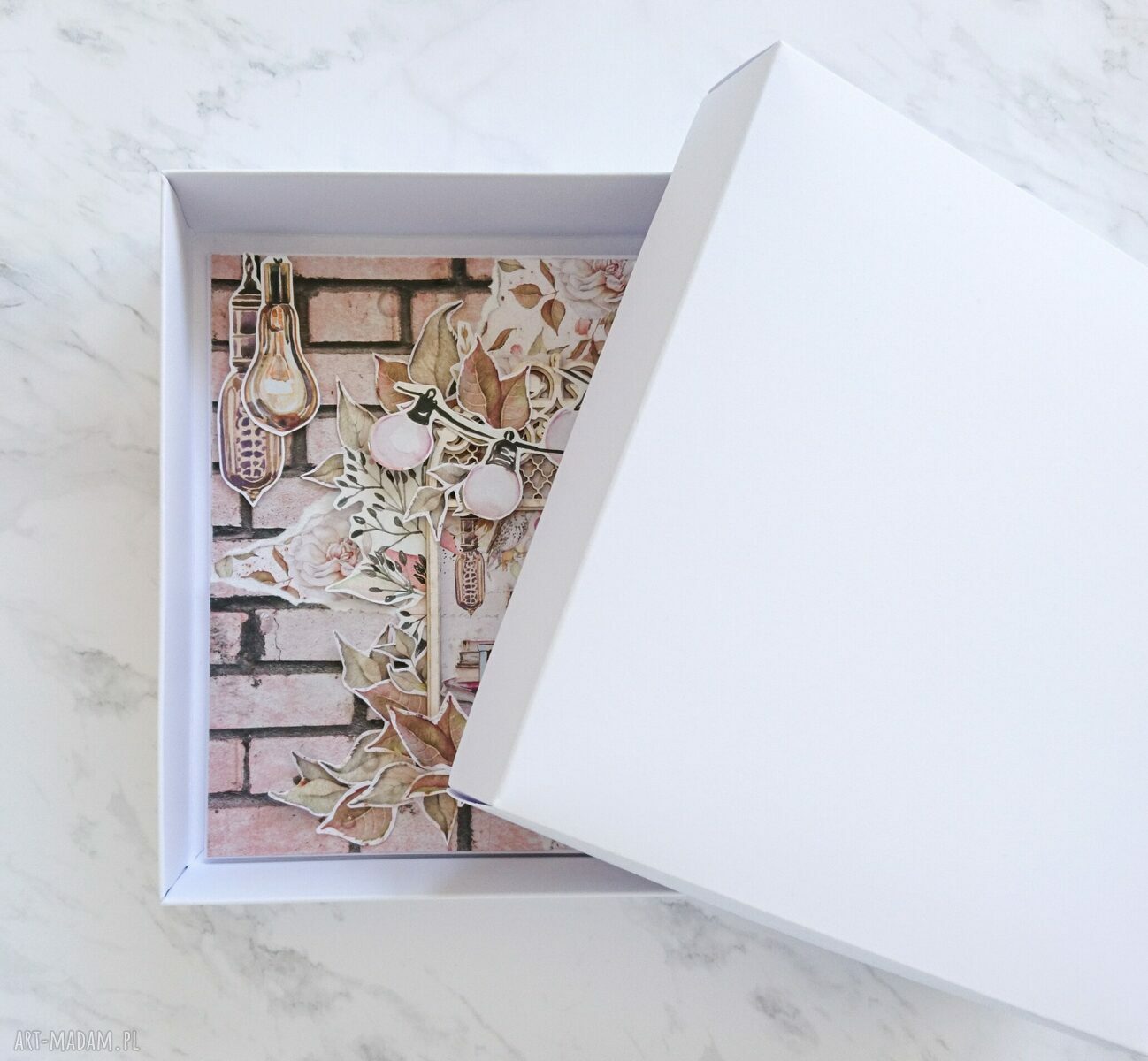 Kartka scrapbooking „Przytulny wieczór” 15x15 w białym pudełku