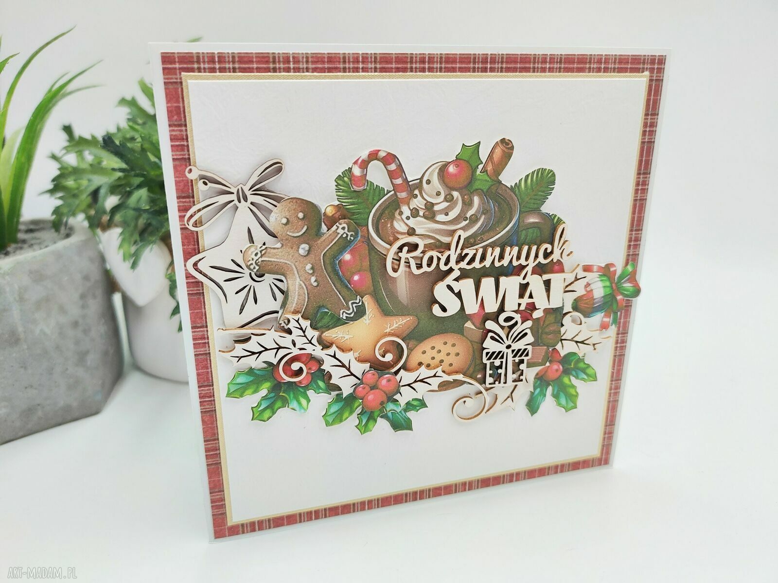 Kartka świąteczna z pierniczkami i napisem „Rodzinnych Świąt” - handmade