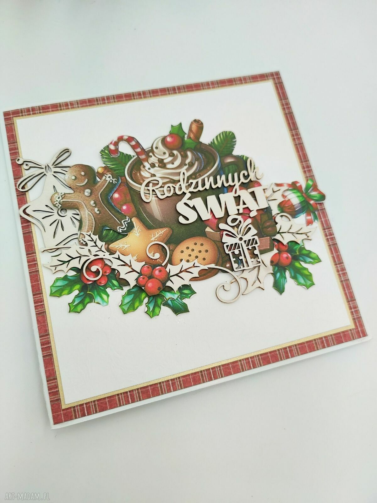 Kartka świąteczna z pierniczkami i napisem „Rodzinnych Świąt” - handmade