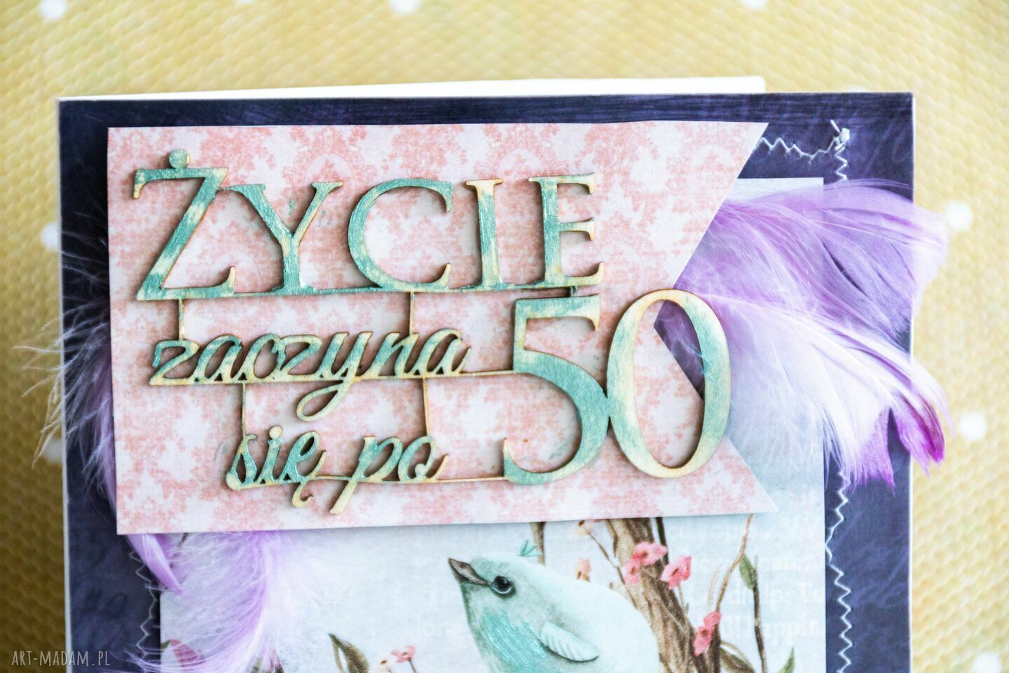 Kartka urodzinowa 50 - Życie zaczyna się po 50 - elegancki ptak i pióra