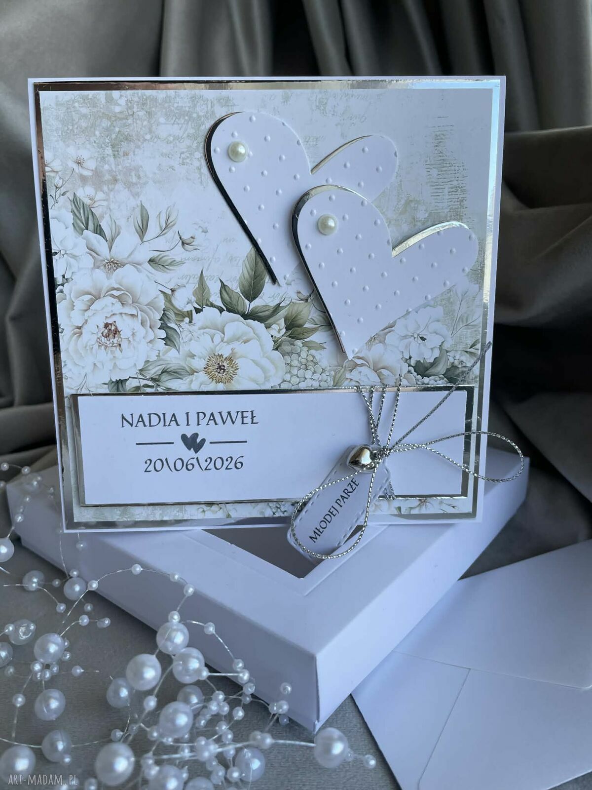 Kartka ślubna w pudełku z okienkiem i kopertą