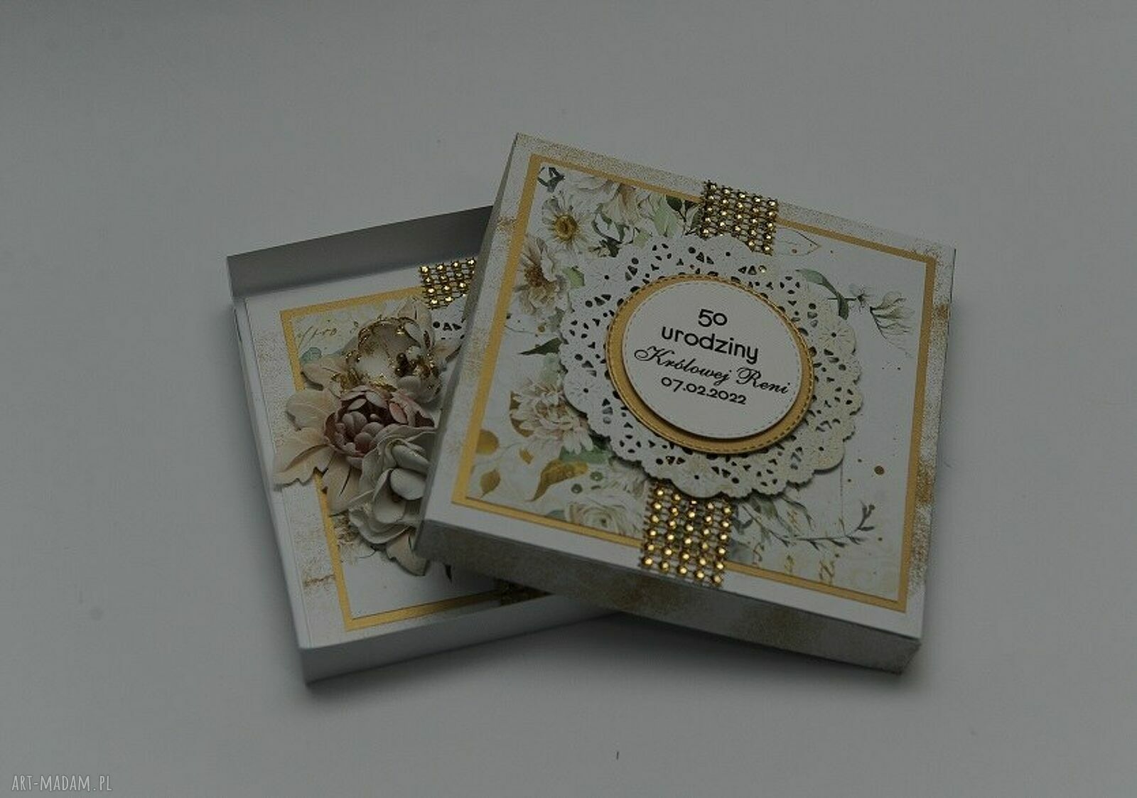 Kartka w pudełku urodzinowa - personalizowany scrapbooking na prezent