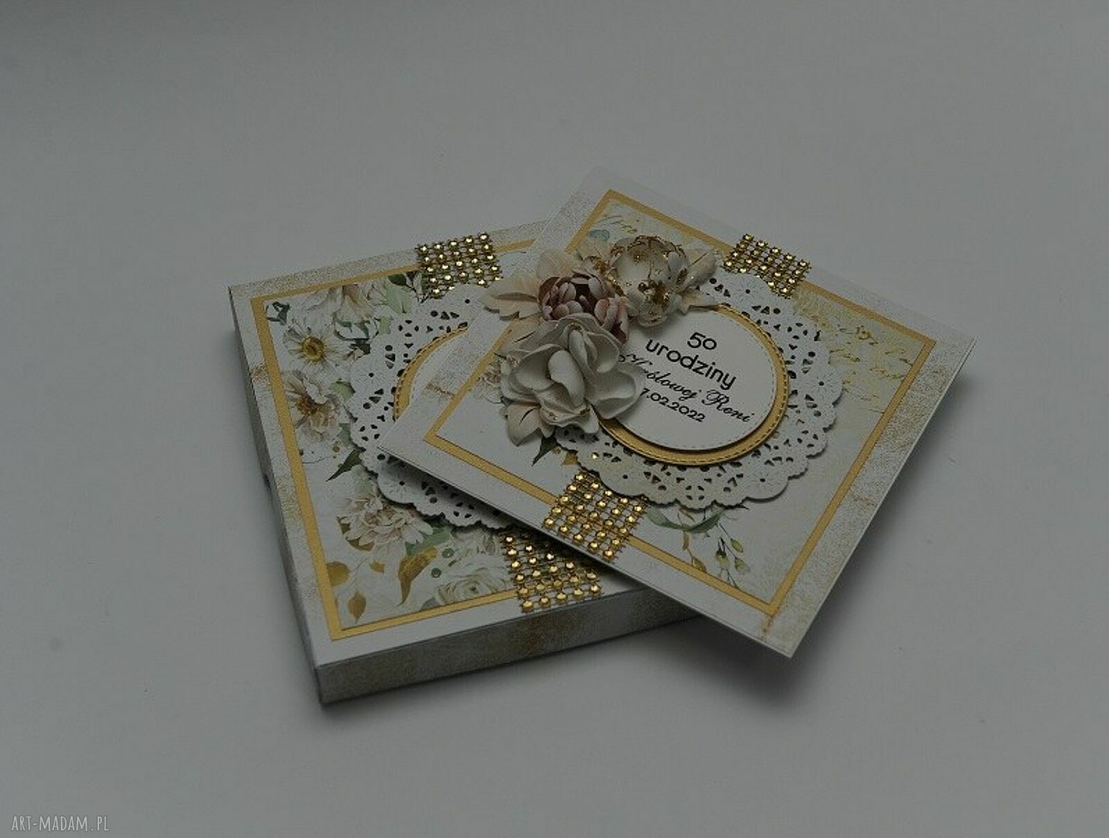 Kartka w pudełku urodzinowa - personalizowany scrapbooking na prezent