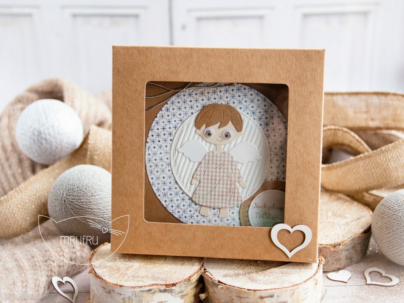 scrapbooking kartki: Kartka z Aniołkiem Stróżem w pudełeczku z szybką. Personalizowana treść