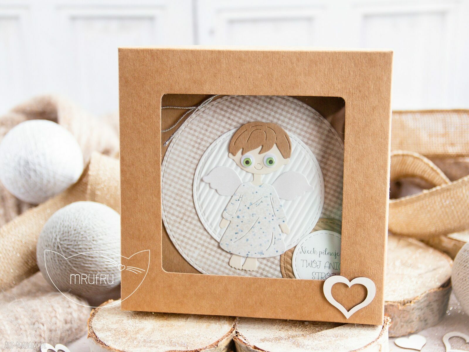 scrapbooking kartki: Kartka z Aniołkiem Stróżem w pudełeczku z szybką. Personalizowana treść