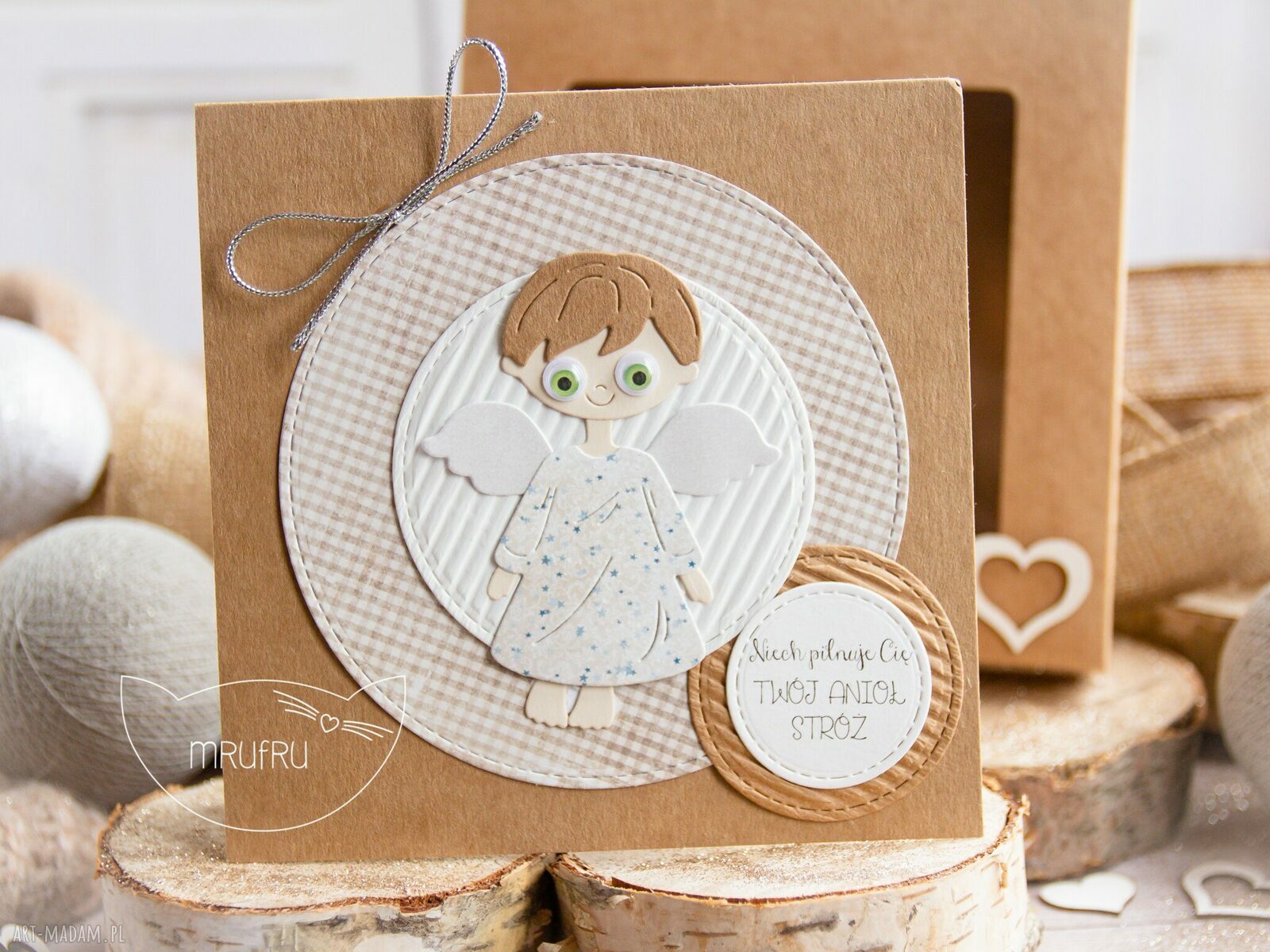 scrapbooking kartki: Kartka z Aniołkiem Stróżem w pudełeczku z szybką. Personalizowana treść