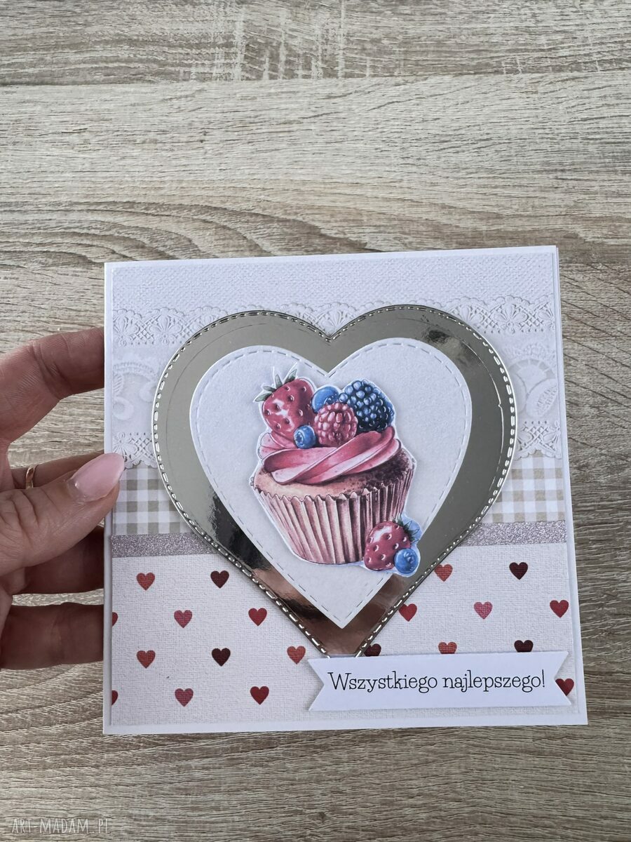 Handmade kartka z babeczką na urodziny i imieniny z życzeniami