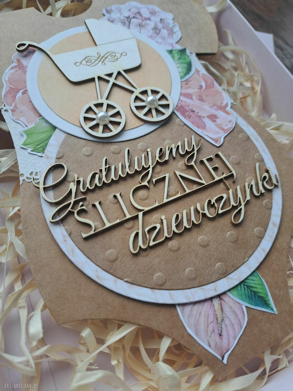 Kartka na narodziny córeczki w pudełku