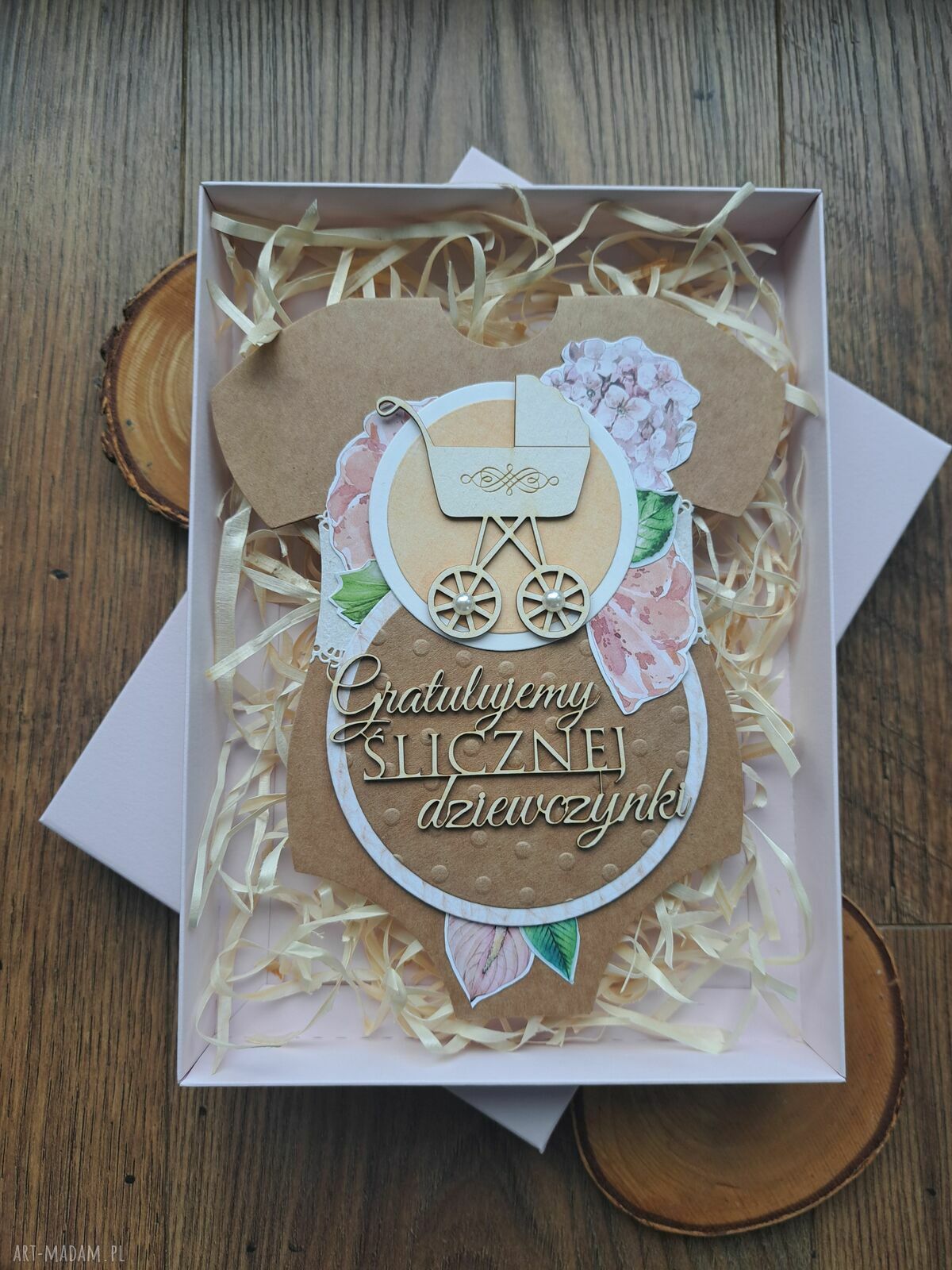 Kartka na narodziny córeczki w pudełku