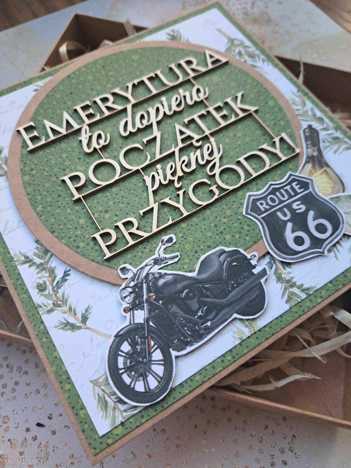 Kartka na emeryturę dla mężczyzny w pudełku kraft