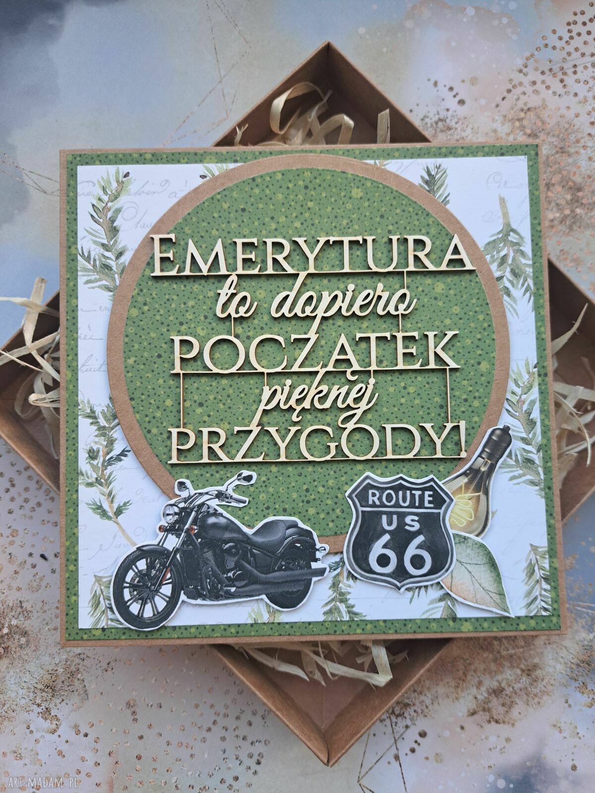 Kartka na emeryturę dla mężczyzny w pudełku kraft