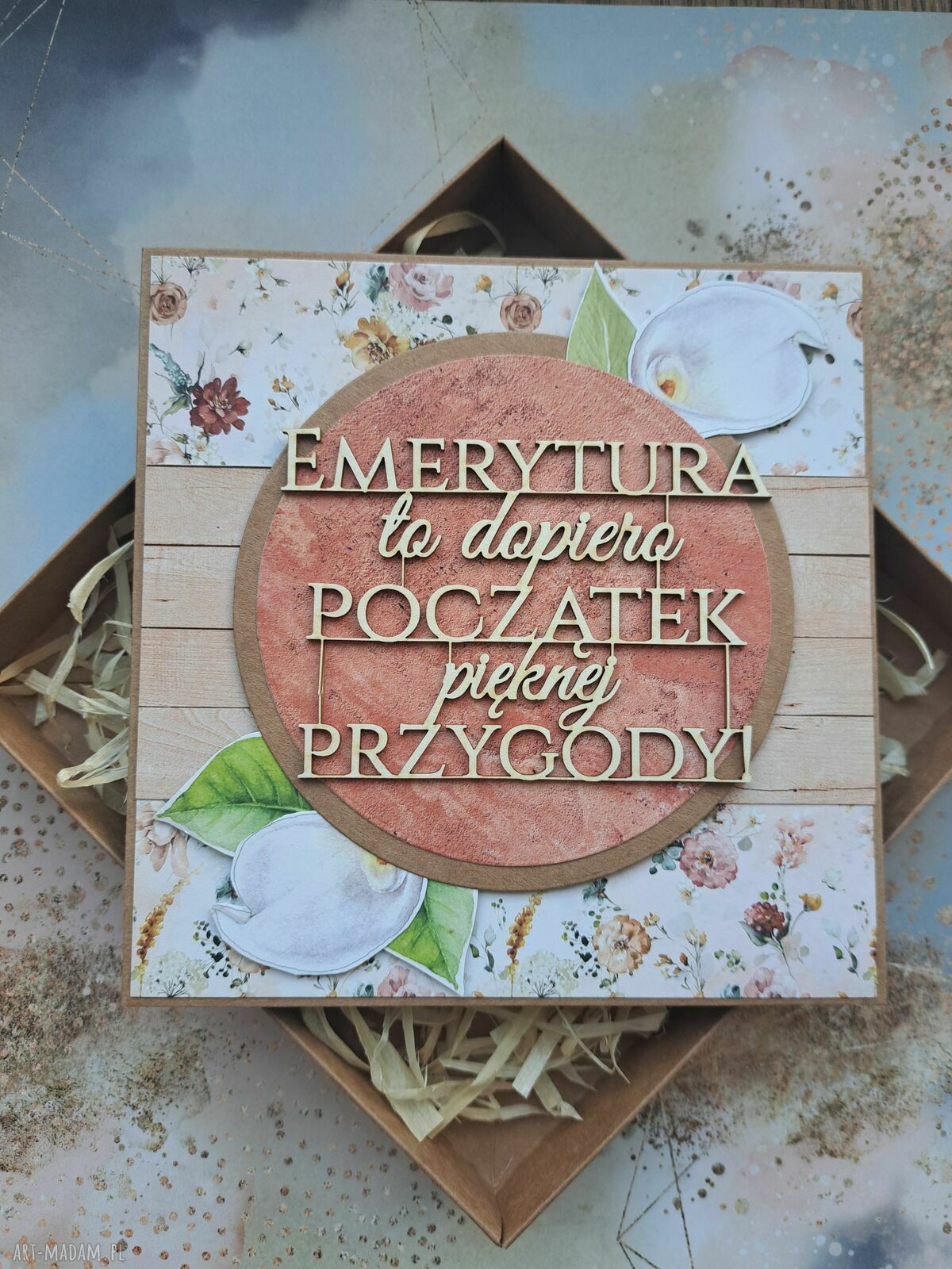 Kartka z okazji przejścia na emeryturę w pudełku kraft z okienkiem