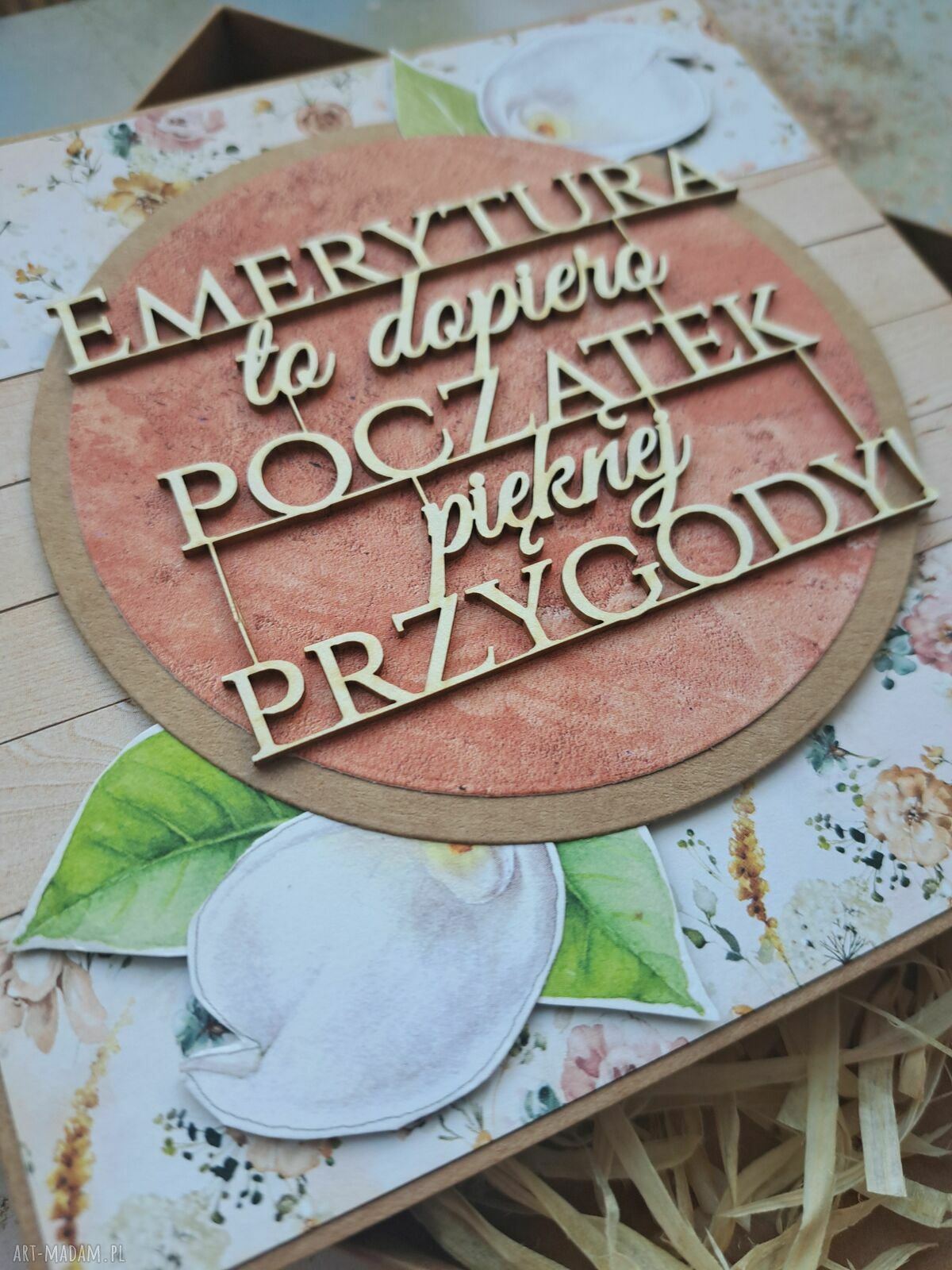 Kartka z okazji przejścia na emeryturę w pudełku kraft z okienkiem