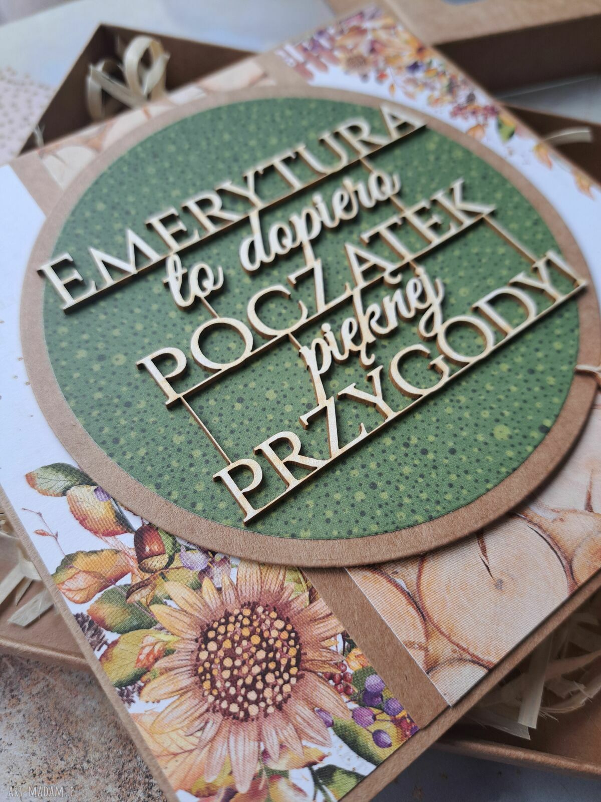 Kartka z okazji przejścia na emeryturę w pudełku