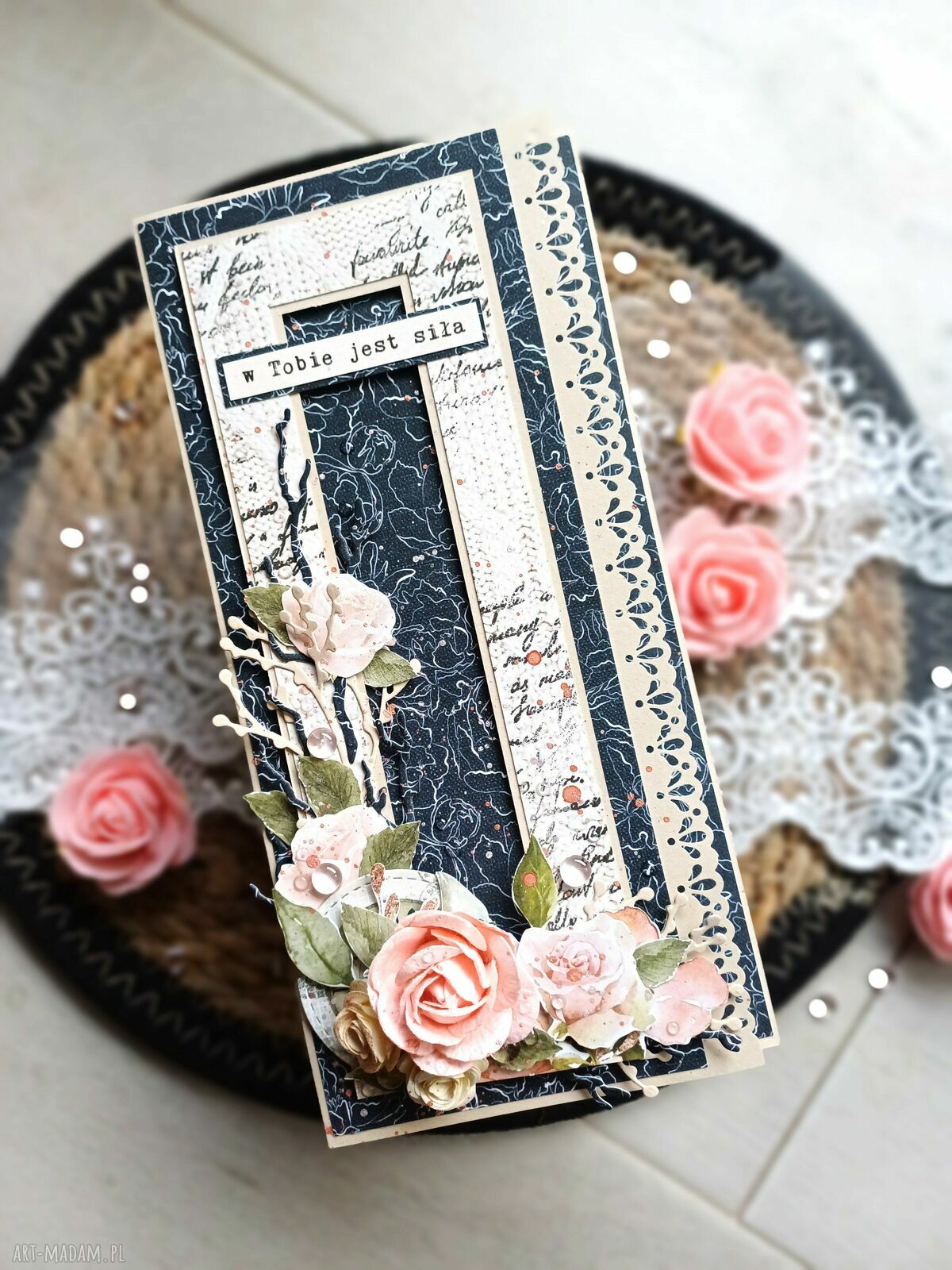 Kartka scrapbooking z różami i tekstem motywacyjnym na wiele okazji
