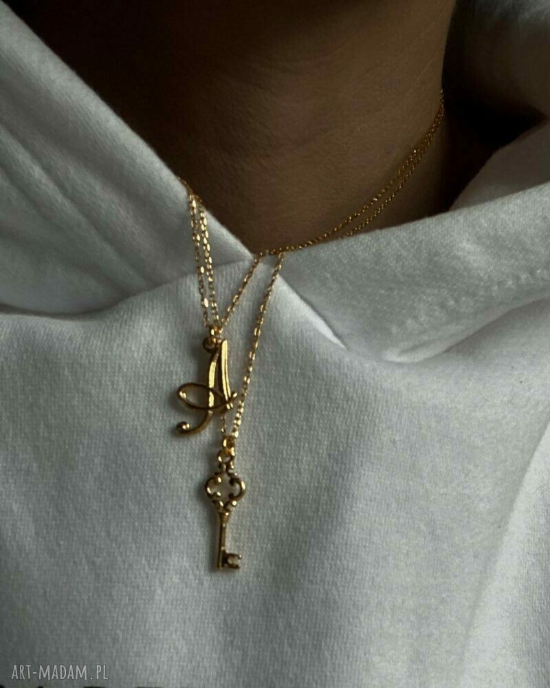 naszyjniki: Naszyjnik z różowego złota z literką ręcznie robione