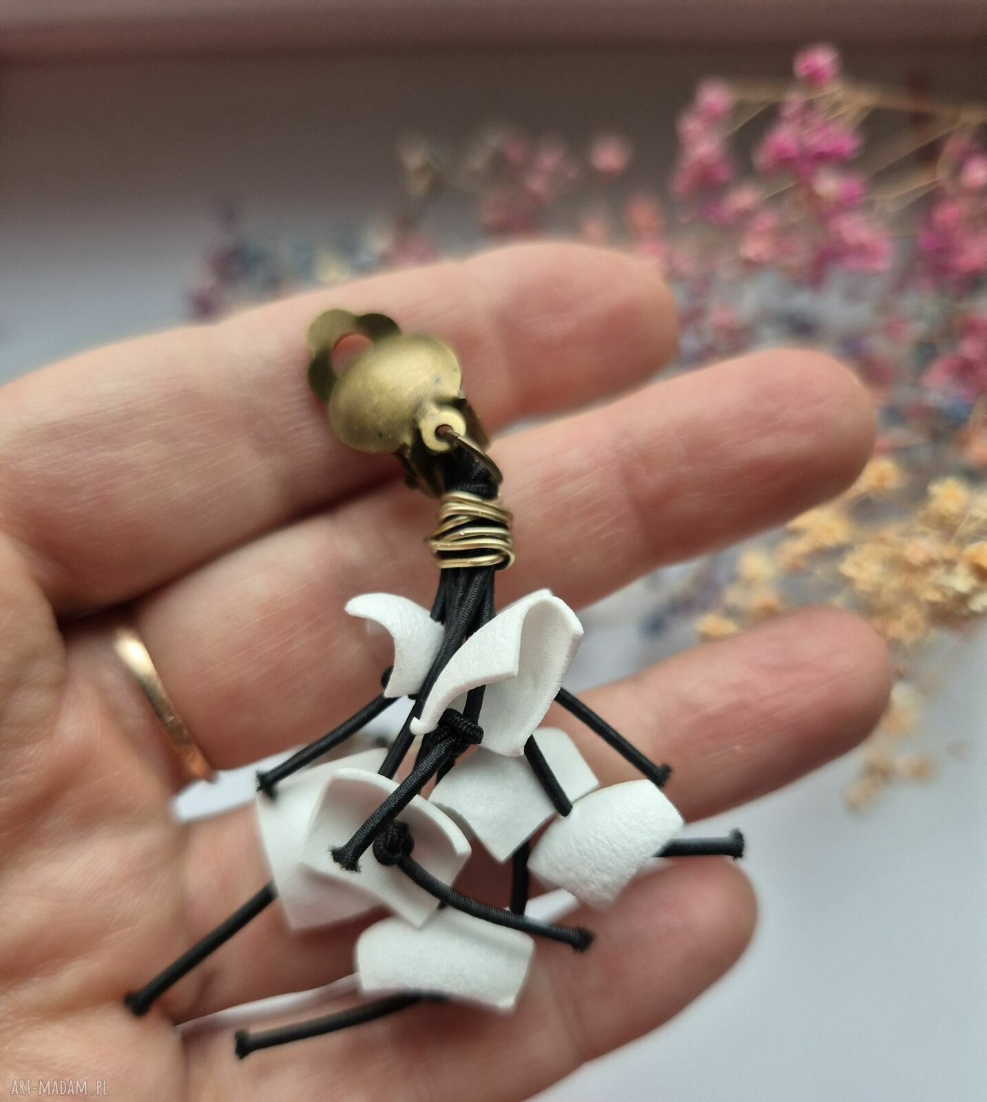 Klipsy białe kwiaty - leciutkie klipsy handmade boho
