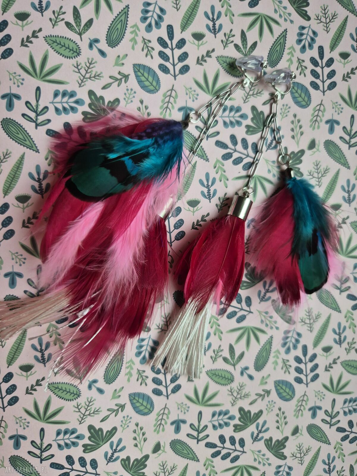 Klipsy długie z kolorowymi piórami w stylu etno-boho - Frida
