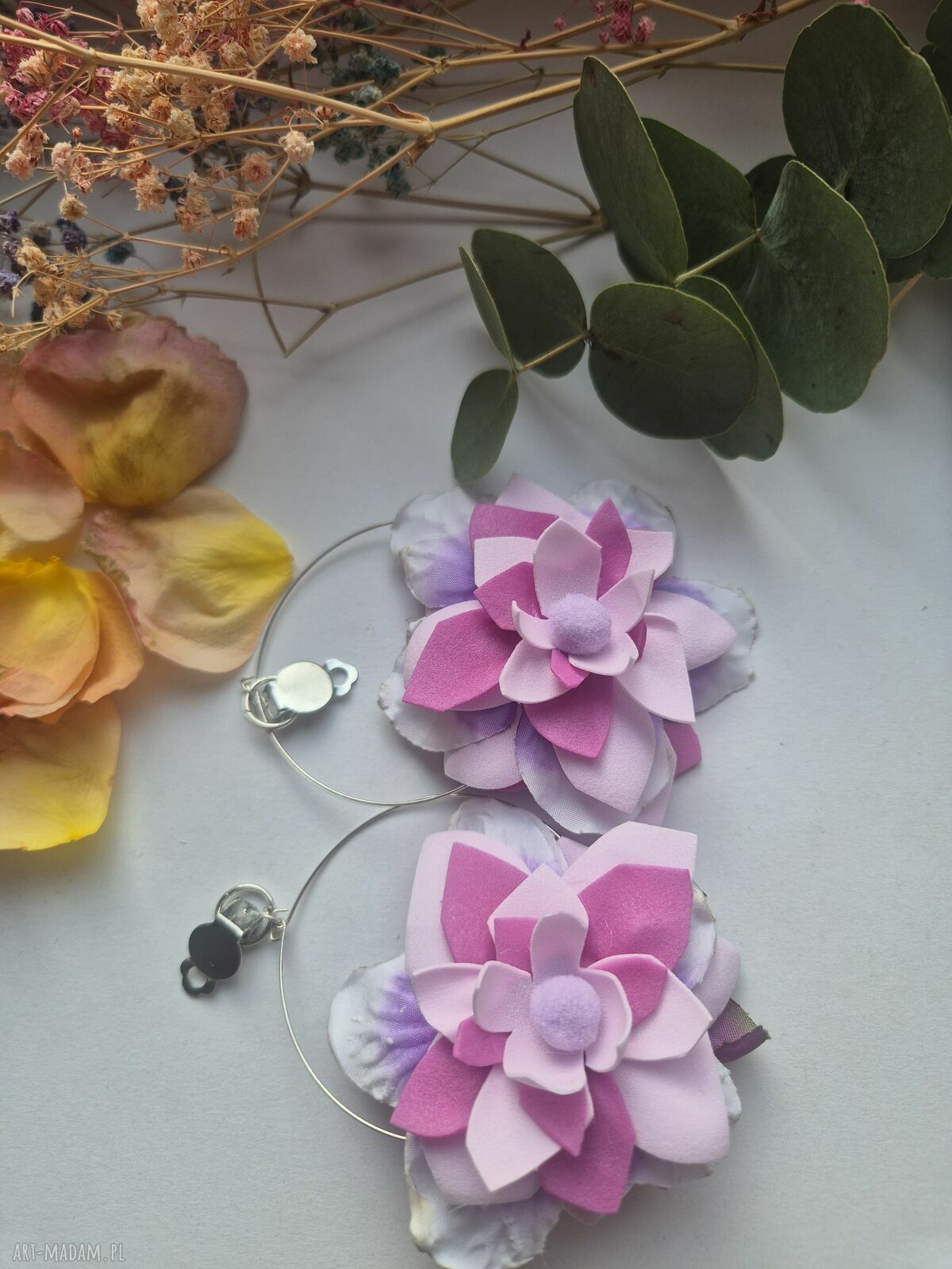 Klipsy lekkie kwiaty w odcieniach różu - delikatna biżuteria handmade