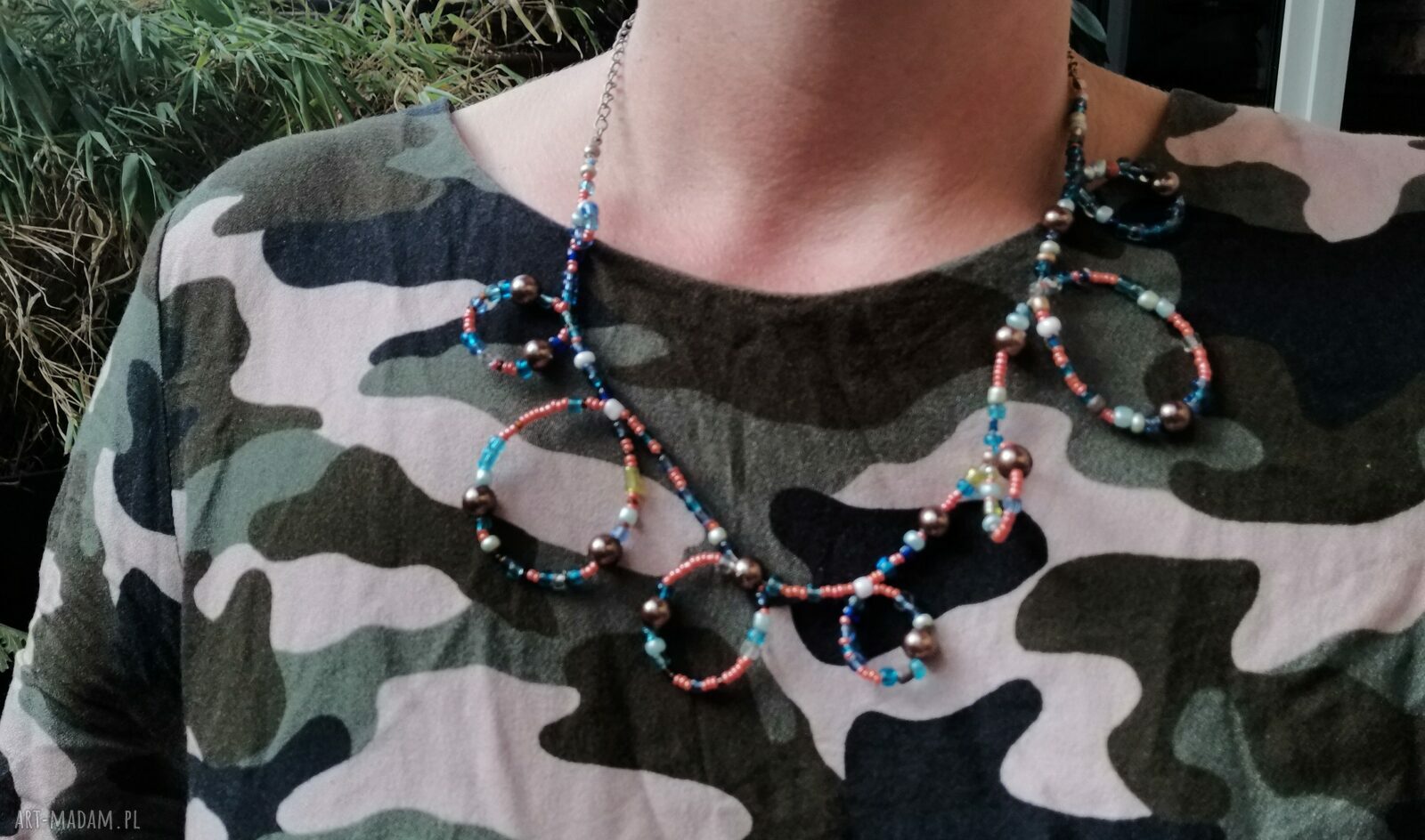 Klipsy z dużymi pomponami - folk boho i wyrazisty styl