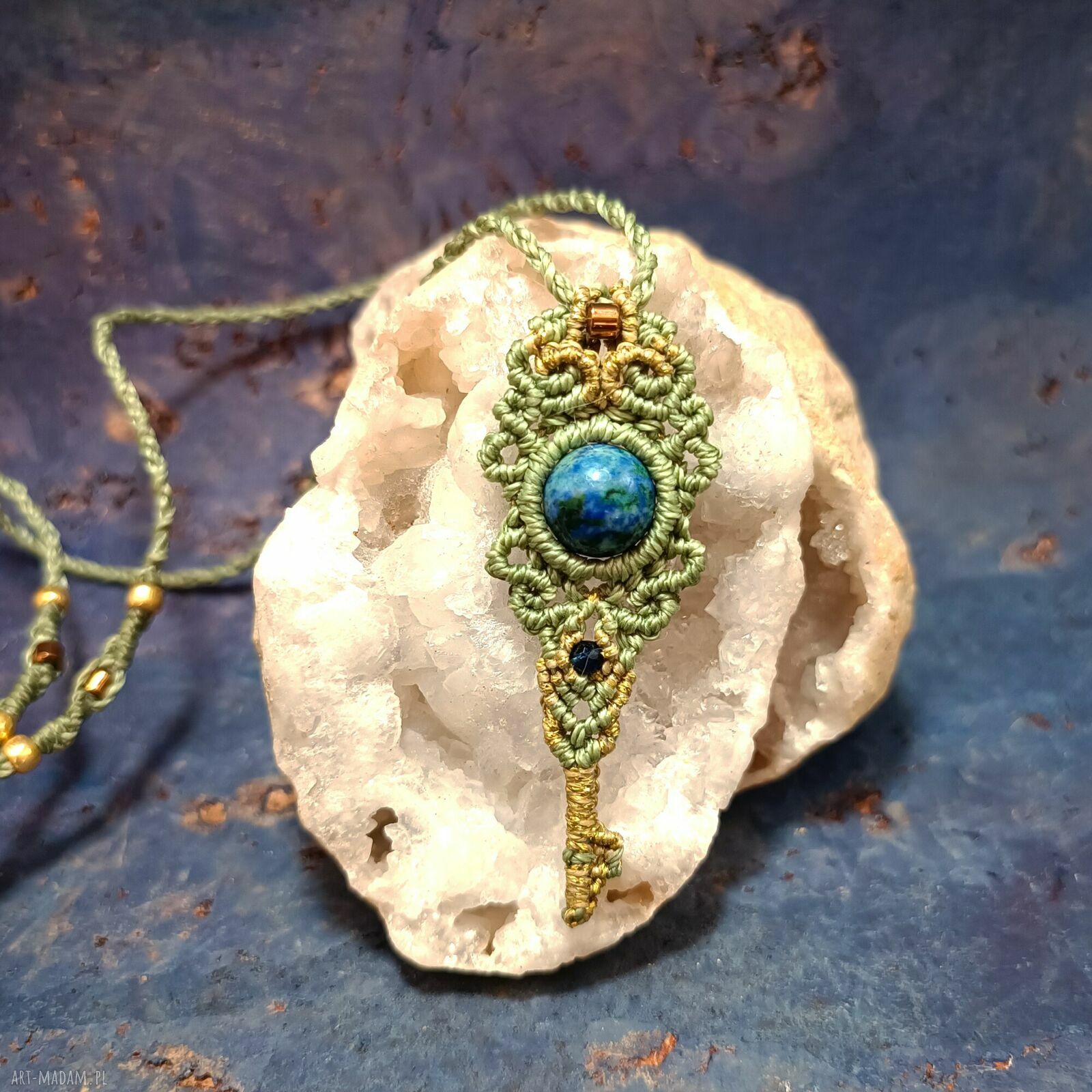 Naszyjnik z kluczykiem z azurytem i szafirem w mikromakramie (regulowany)