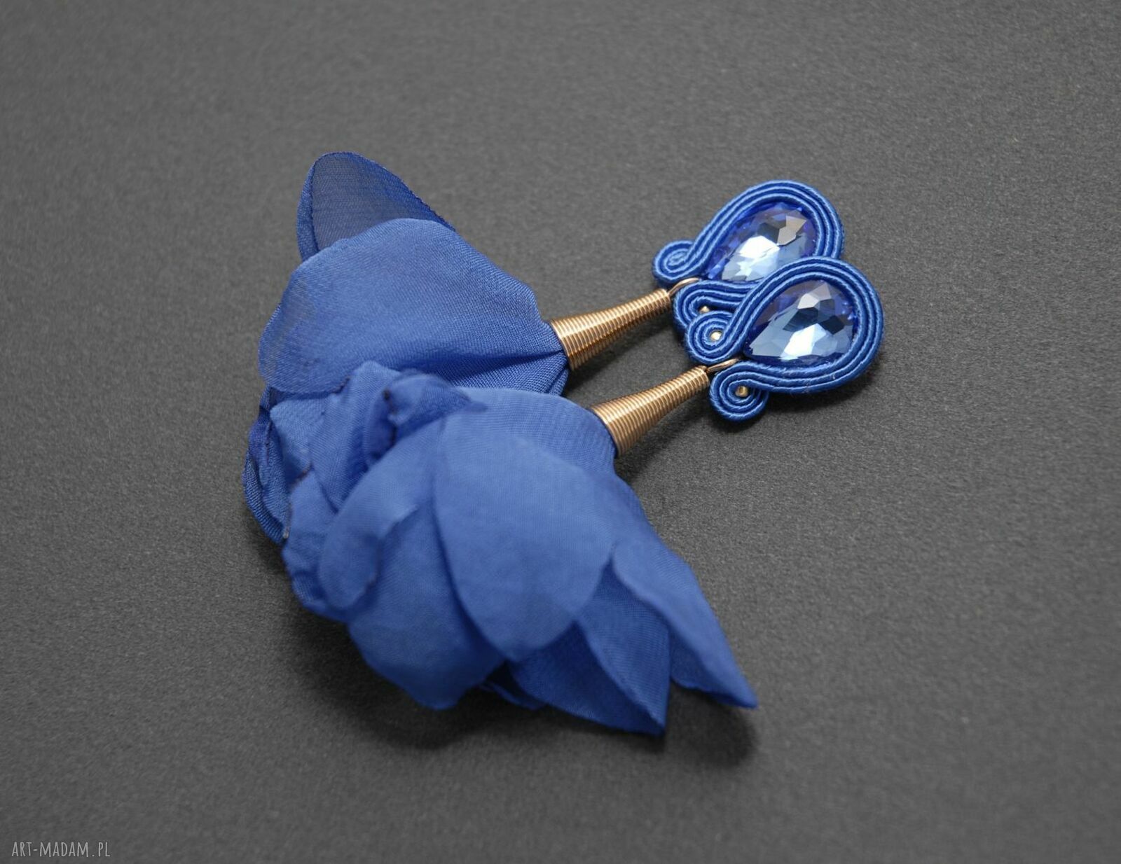 Kobaltowe, granatowe kolczyki sutasz z kwiatkiem - długie wiszące handmade