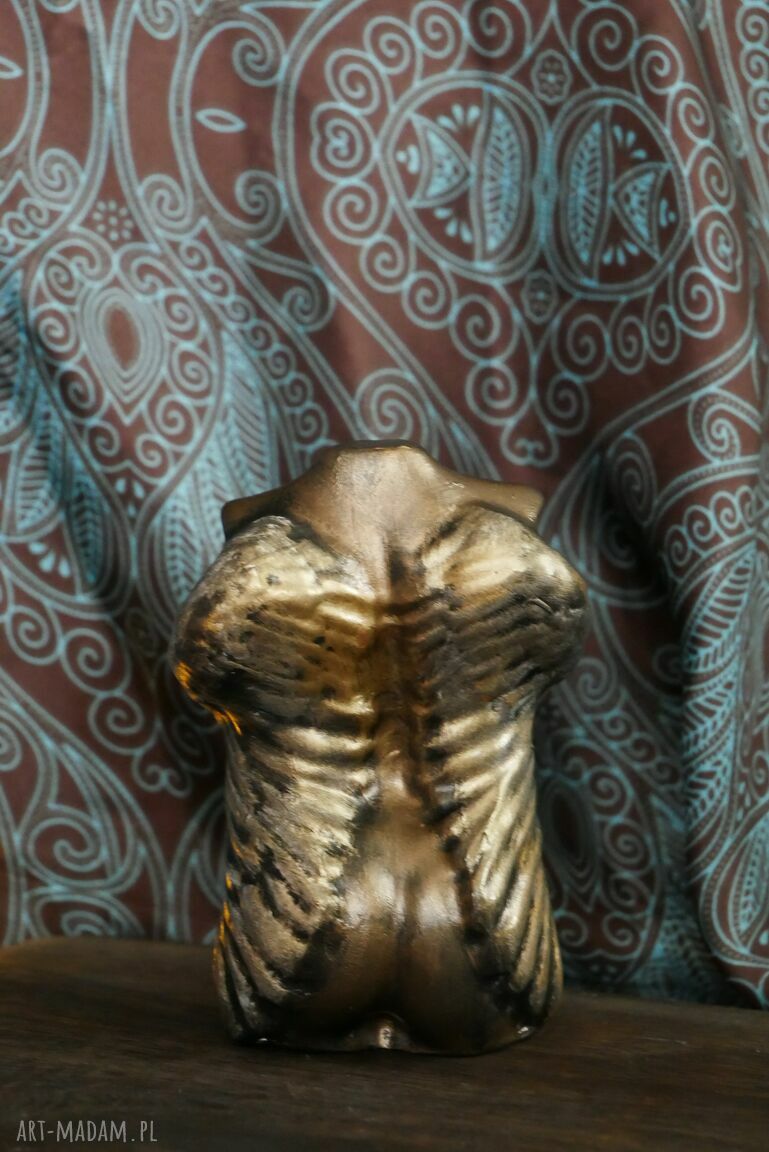 Kobieta Anioł, złota anielica - elegancka figurka z gipsu 10,5 cm
