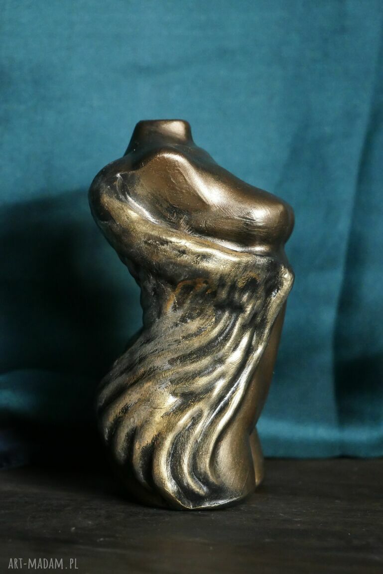 Kobieta Anioł, złota anielica - elegancka figurka z gipsu 10,5 cm