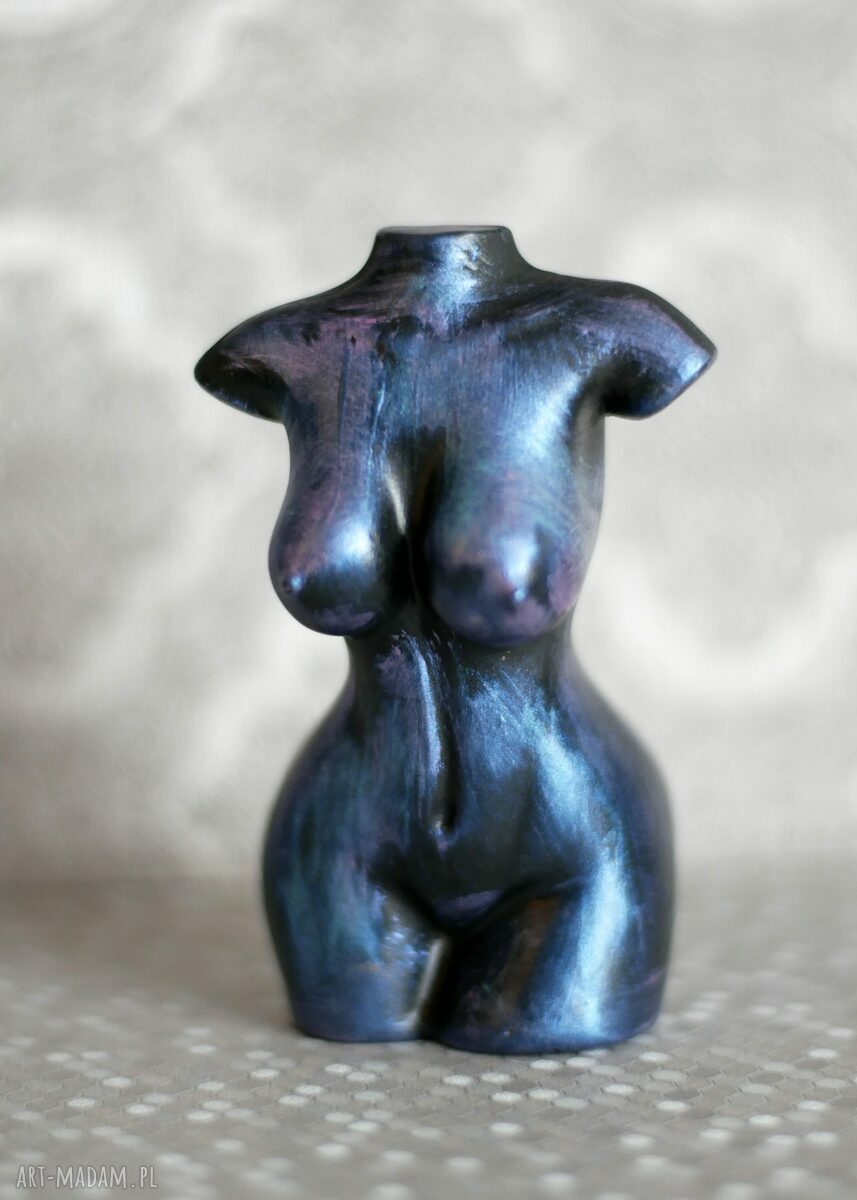 Kobieta niebieska i fioletowa - metaliczna rzeźba z gipsu 10 cm