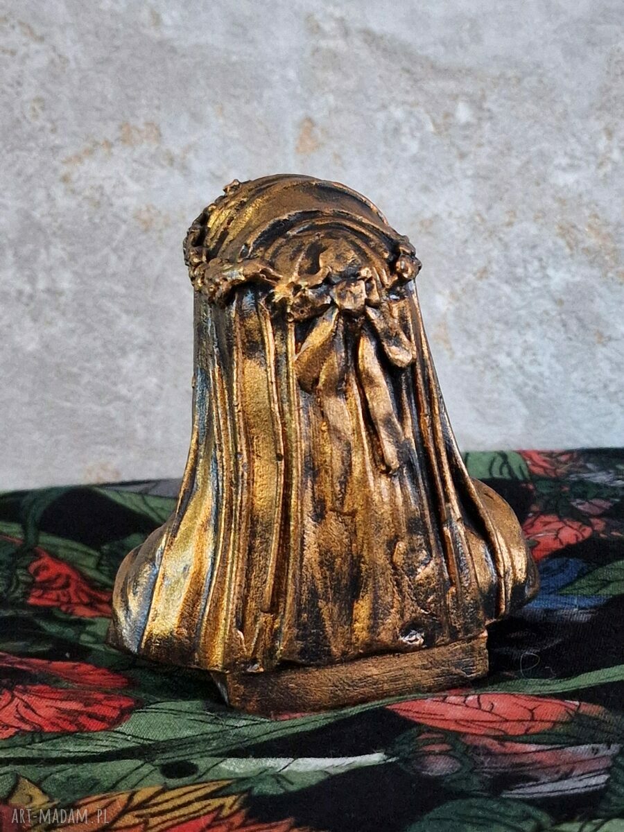 Rzeźba kobieta z woalką z gipsu 8,8 cm - czarno-złota dekoracja handmade
