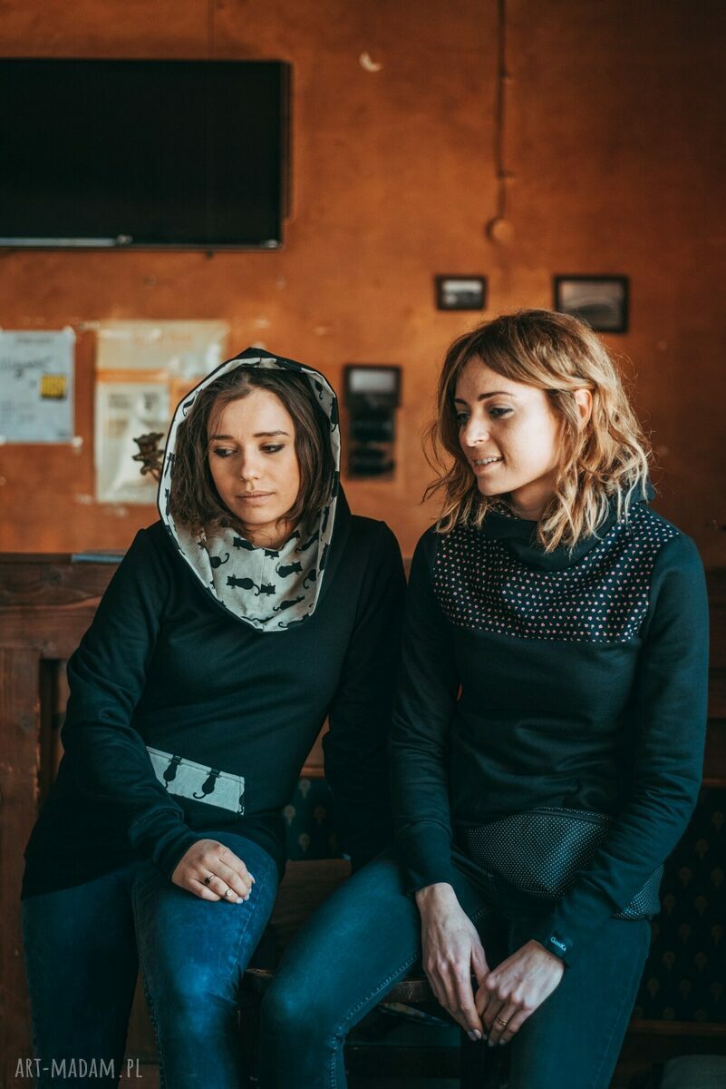 Czarna bluza z kapturem koty dzianina 85% bawełna 15% elastan, kangurka (XS XXL)