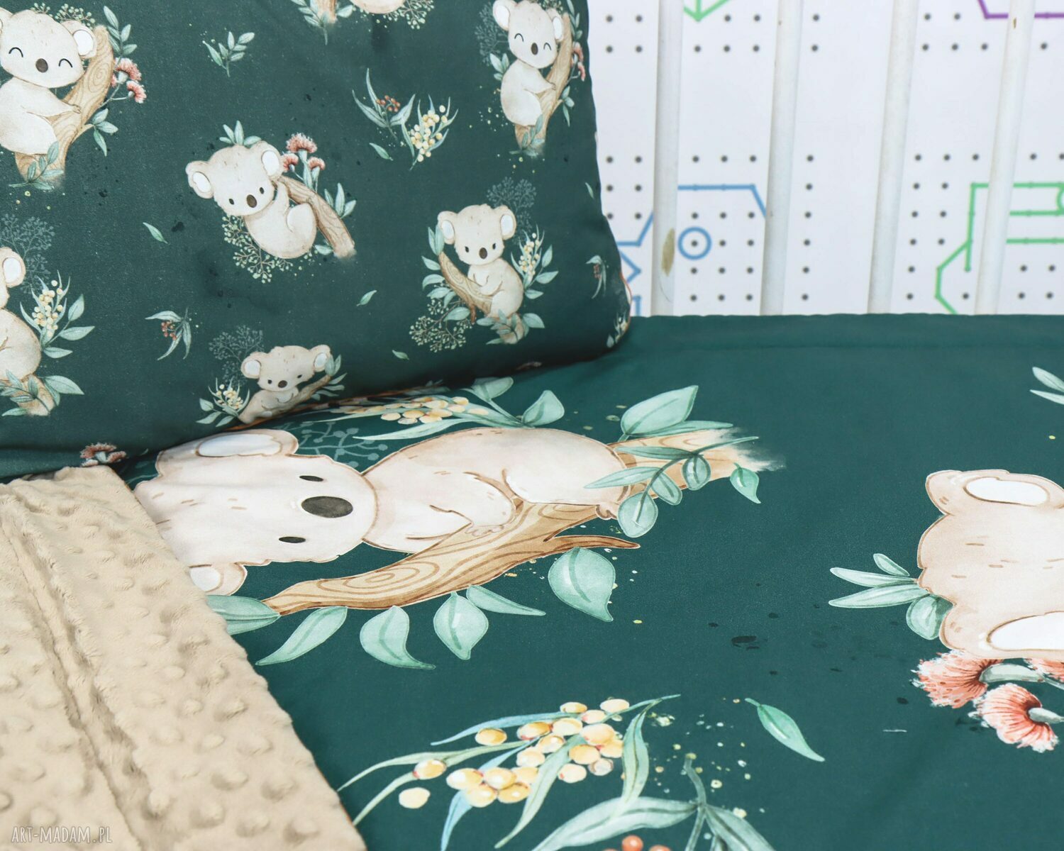 Ręcznie szyty kocyk Minky 75x100 Koala w zieleni