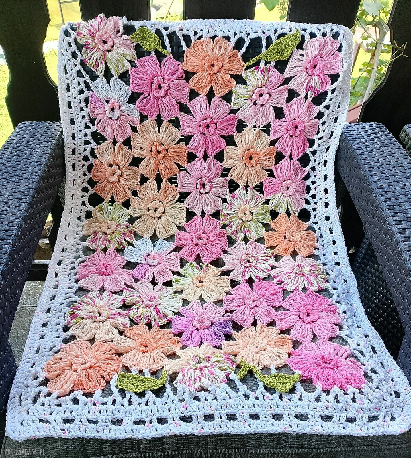 Ręcznie robiony kocyk w kwiaty 60x90 cm