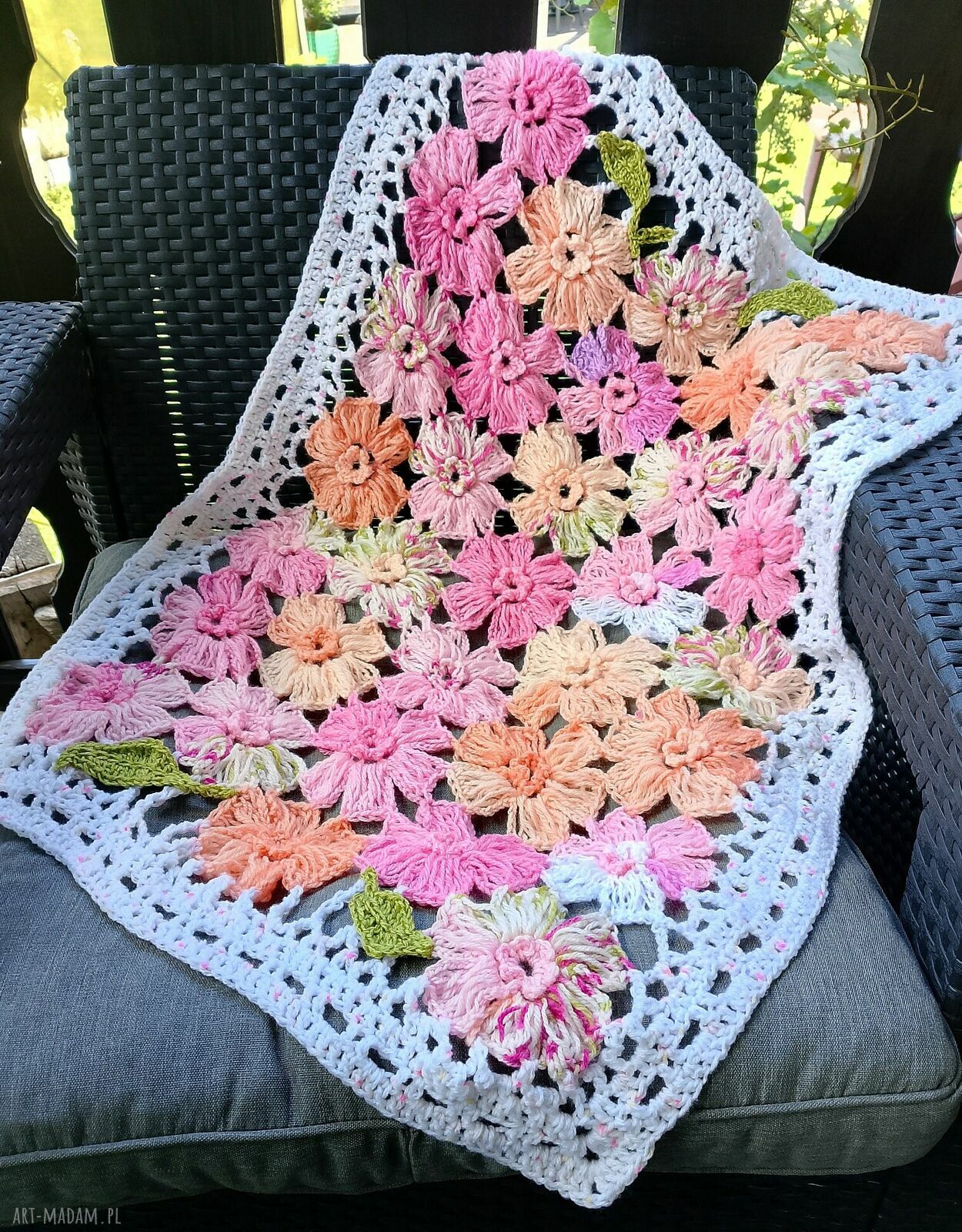 Ręcznie robiony kocyk w kwiaty 60x90 cm