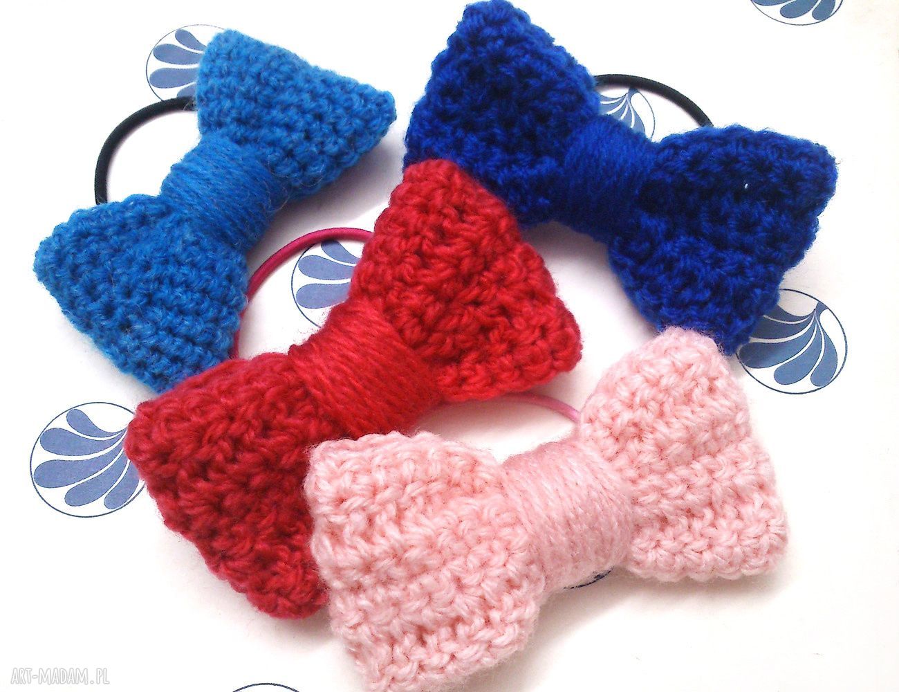 Niebieska kokarda na gumce - ozdoba do włosów handmade z wełny