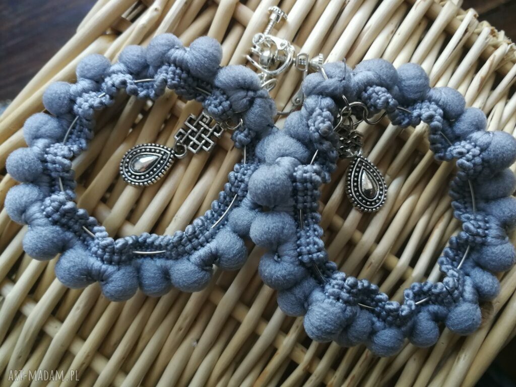 Klipsy koła szare etno boho z pomponami - duże 8 cm