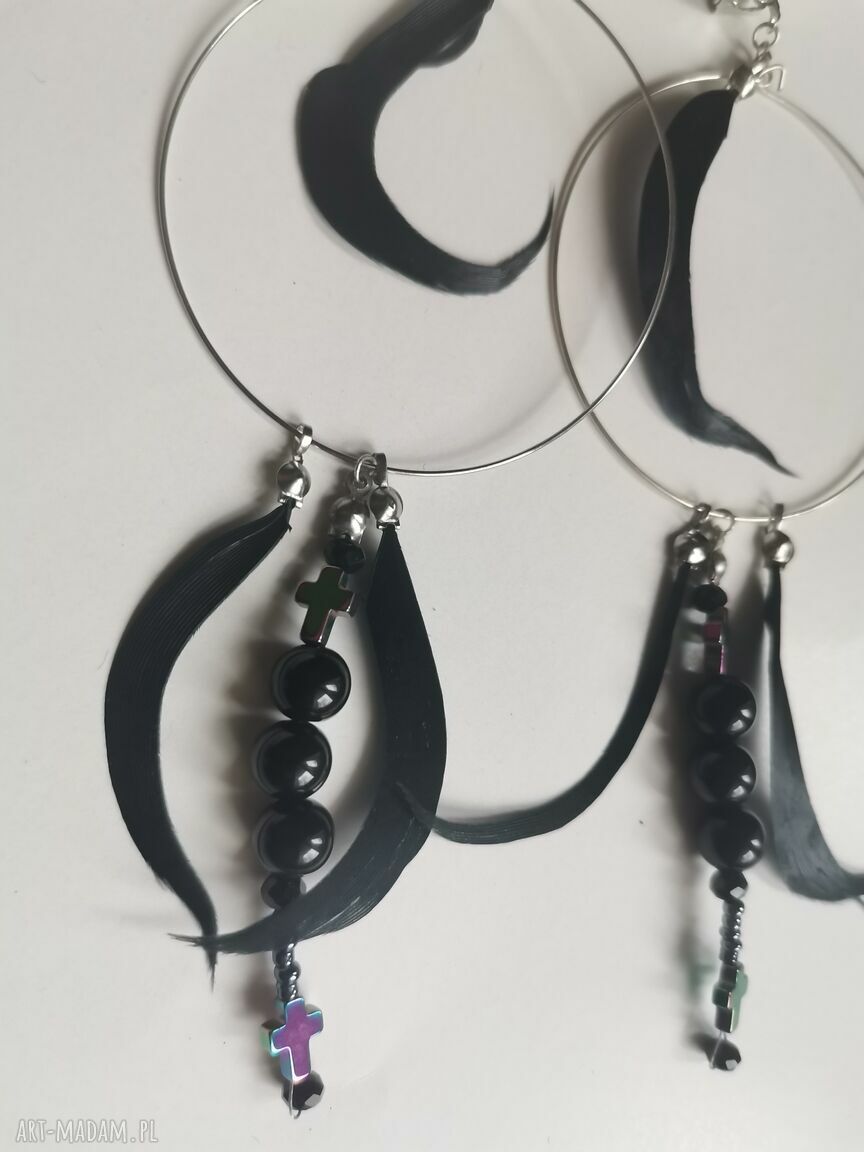 Klipsy koła z czarnymi piórami w stylu boho etno Frida