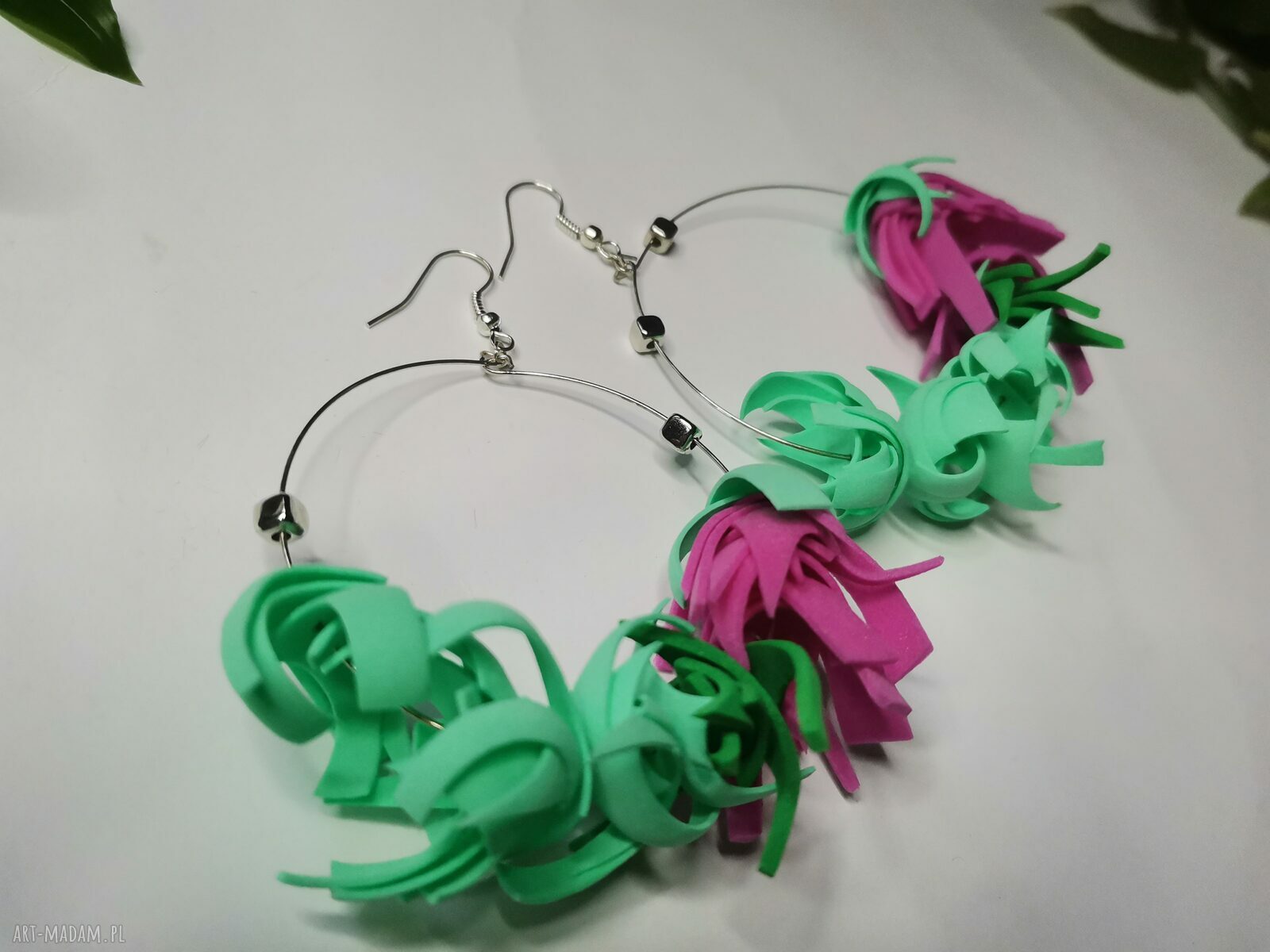 Lekkie kolczyki koła amarantowe i zielone - styl boho etno