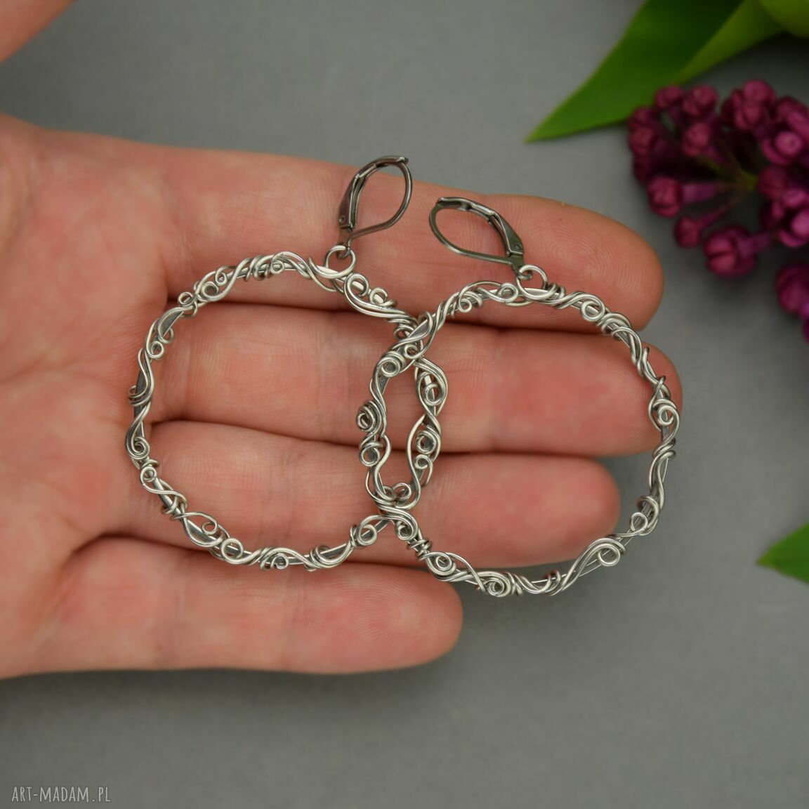 Oryginalne kolczyki koła w technice wire wrapping ze stali chirurgicznej