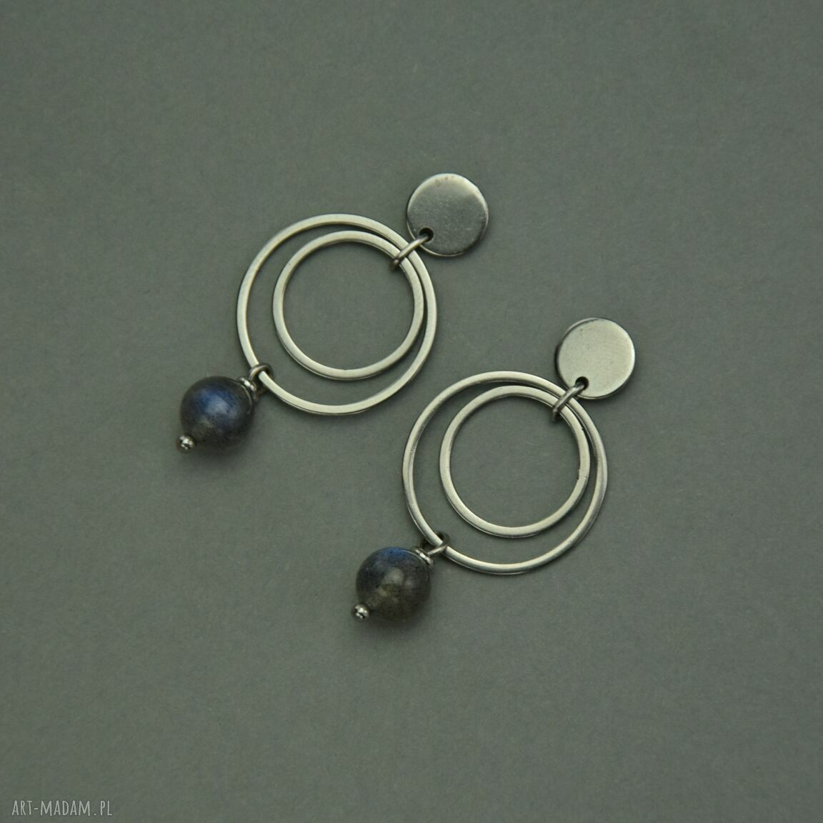 Ręcznie robione kolczyki koła z labradorytem - stal chirurgiczna (wire wrapping)