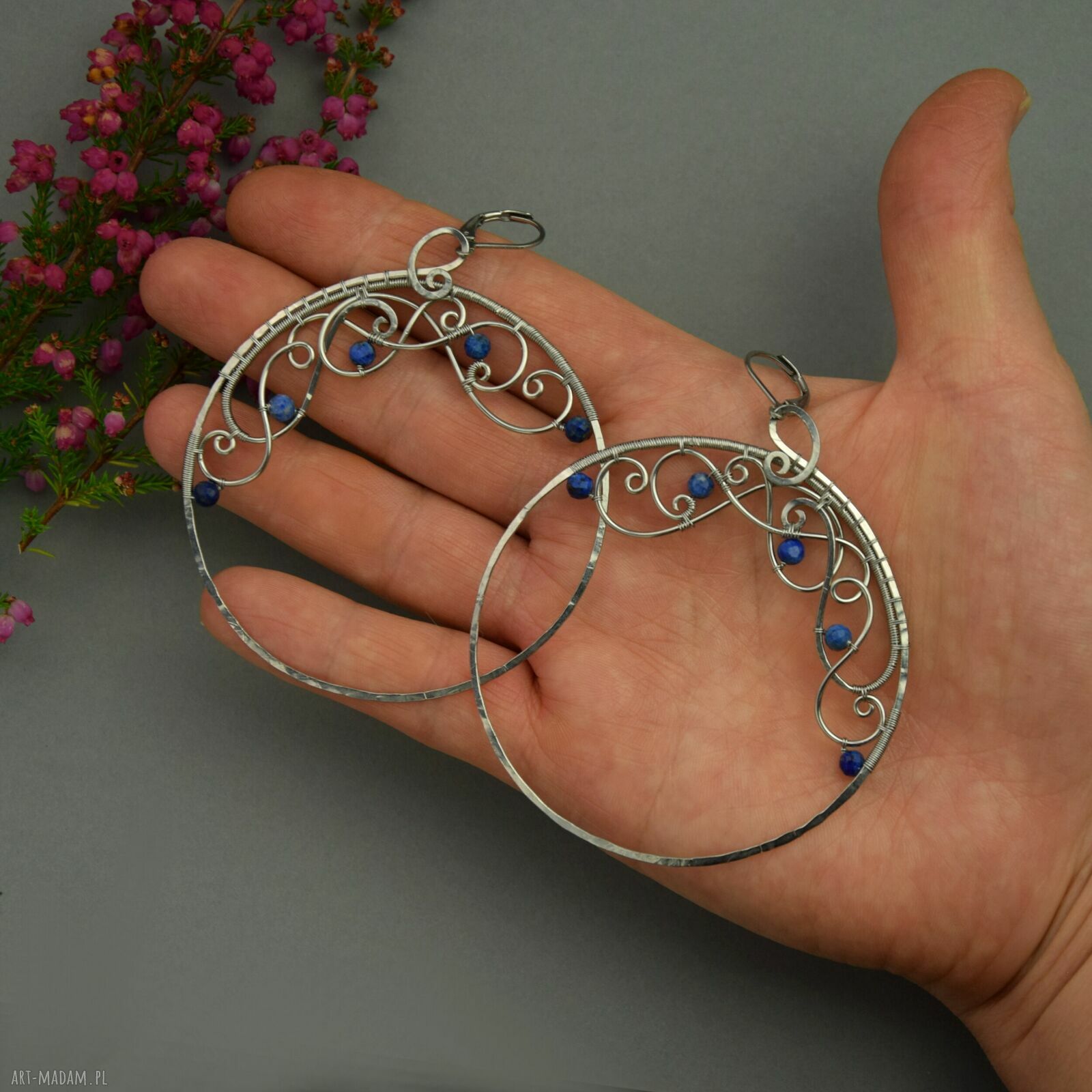 Kolczyki koła z lapis lazuli wykonane techniką wire wrapping
