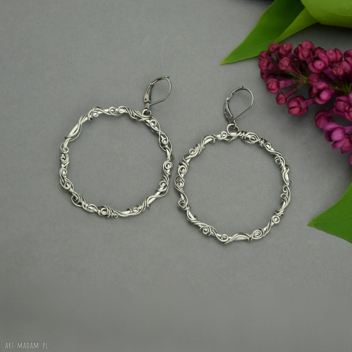 Oryginalne kolczyki koła w technice wire wrapping ze stali chirurgicznej