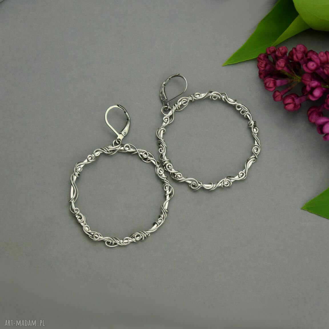 Oryginalne kolczyki koła w technice wire wrapping ze stali chirurgicznej