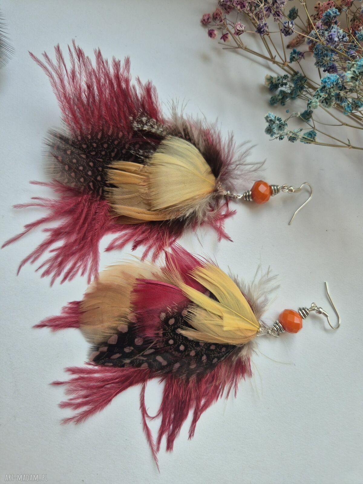Kolczyki bordowe pióra - eleganckie i delikatne