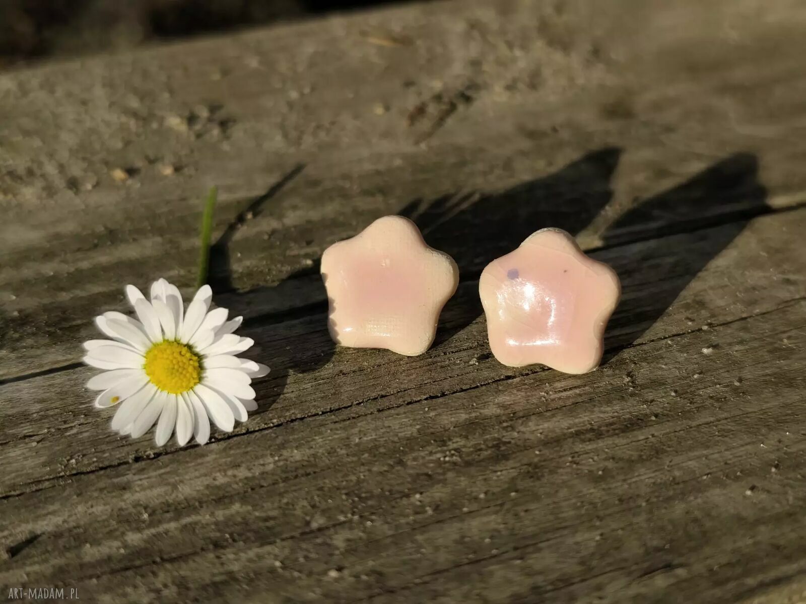 Różowe kolczyki ceramiczne handmade ze stali chirurgicznej