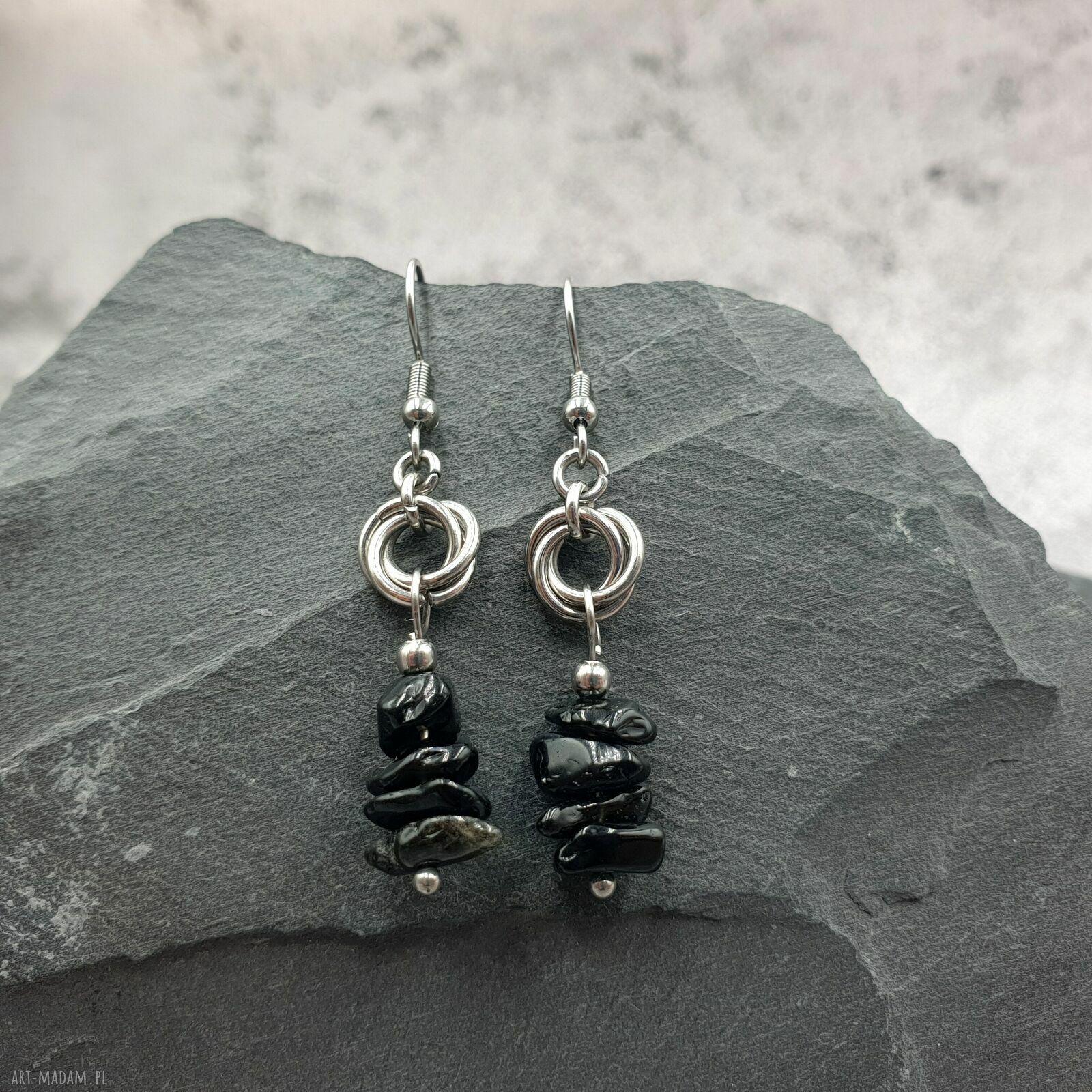 Wiszące kolczyki chainmaille z obsydianem - Omnis Lapis