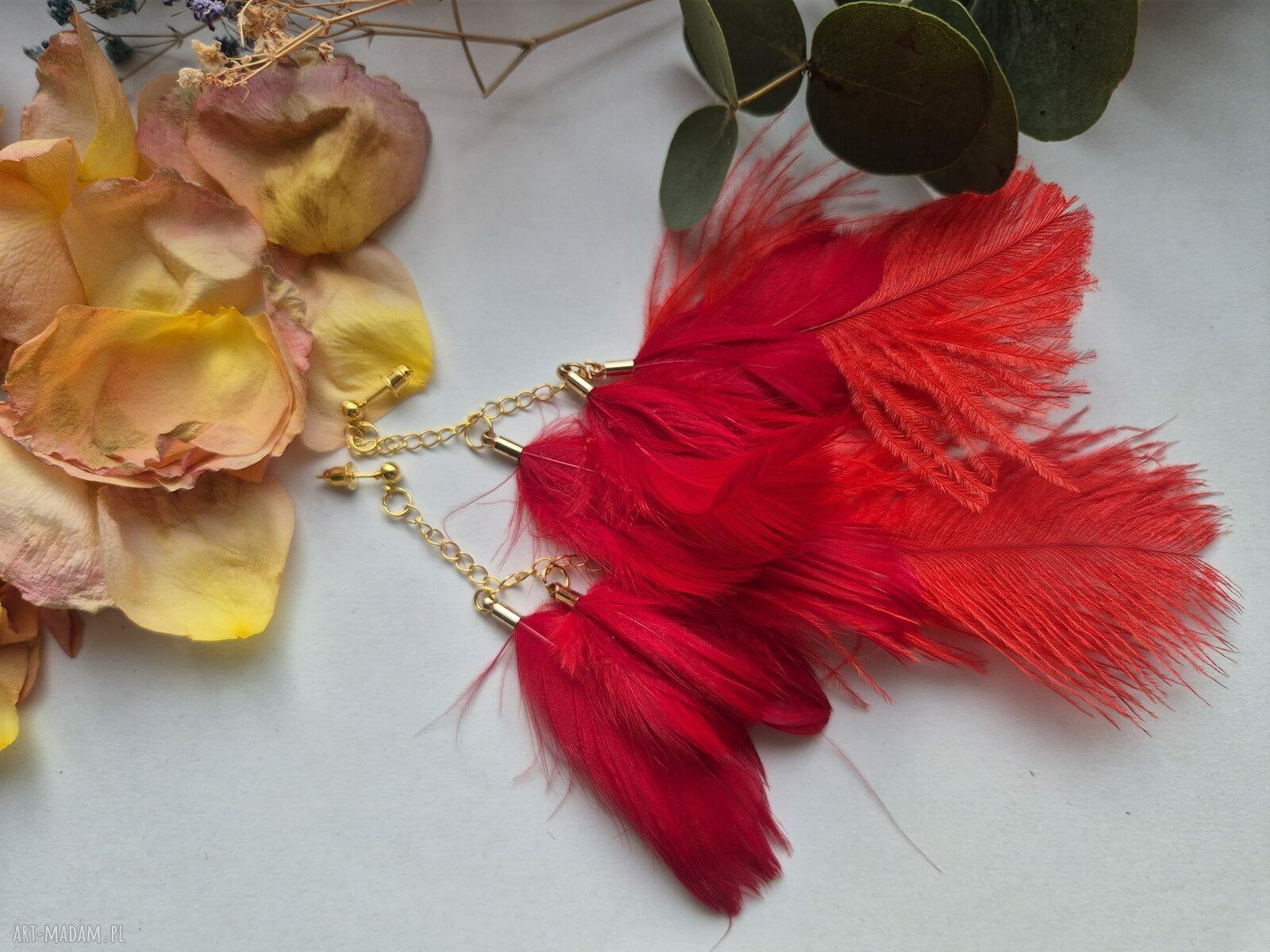 Kolczyki czerwone pióra leciutkie - boho rękodzieło