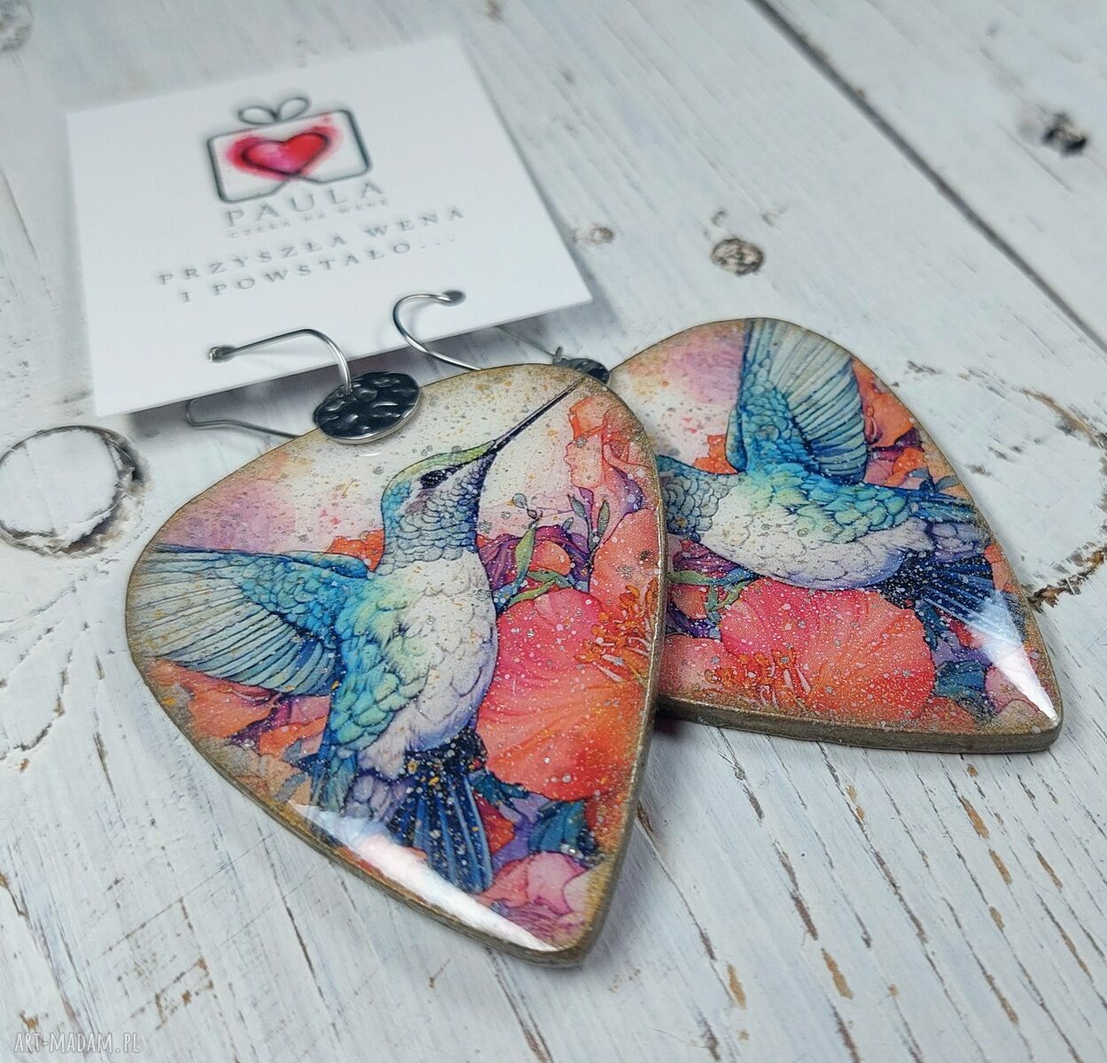 Kolczyki decoupage Koliber i Kwiaty z żywicą oraz elementem ze stali chirurgicznej