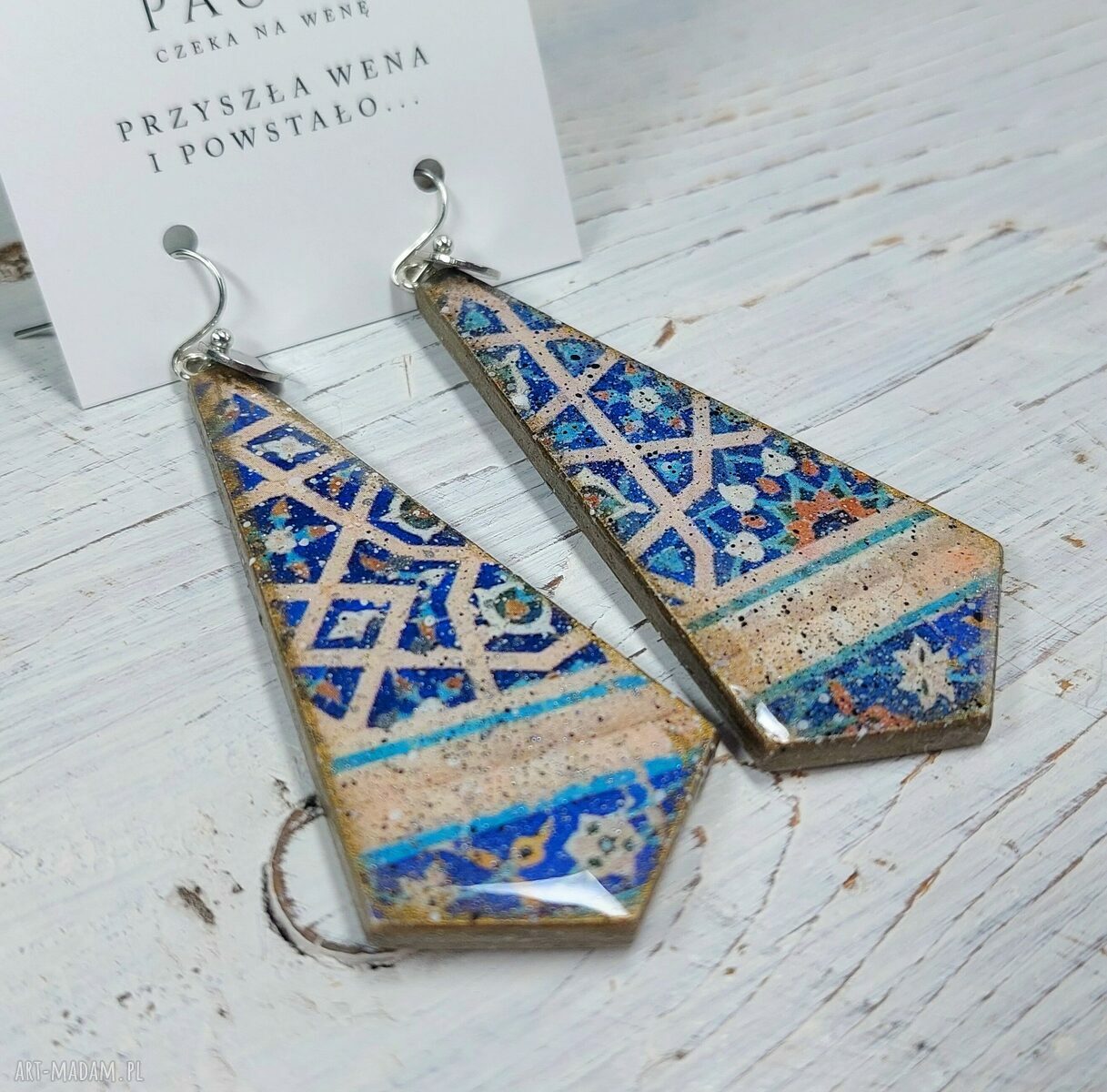 Kolczyki decoupage wiszące z żywicą na stali chirurgicznej